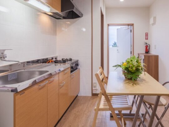 [ภายใน] มุมมองทางเข้าจากห้องรับประทานอาหาร