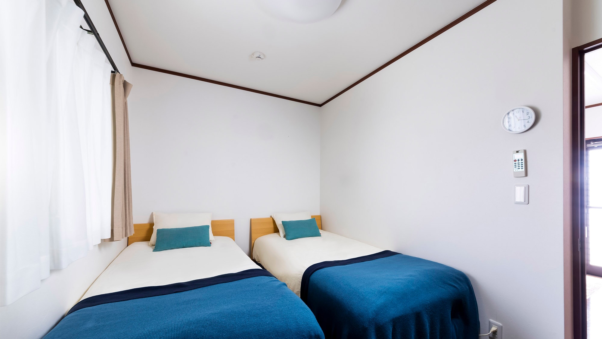 ・ [Bedroom] Equipped with 2 single beds. A calm atmosphere with a simple interior