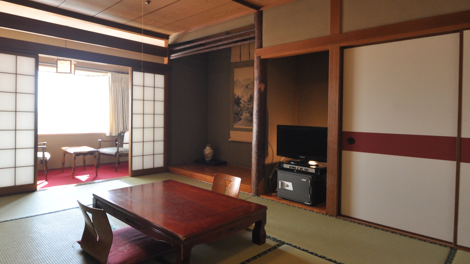 [南馆，日式房间10张榻榻米]您可以从房间欣赏美景。