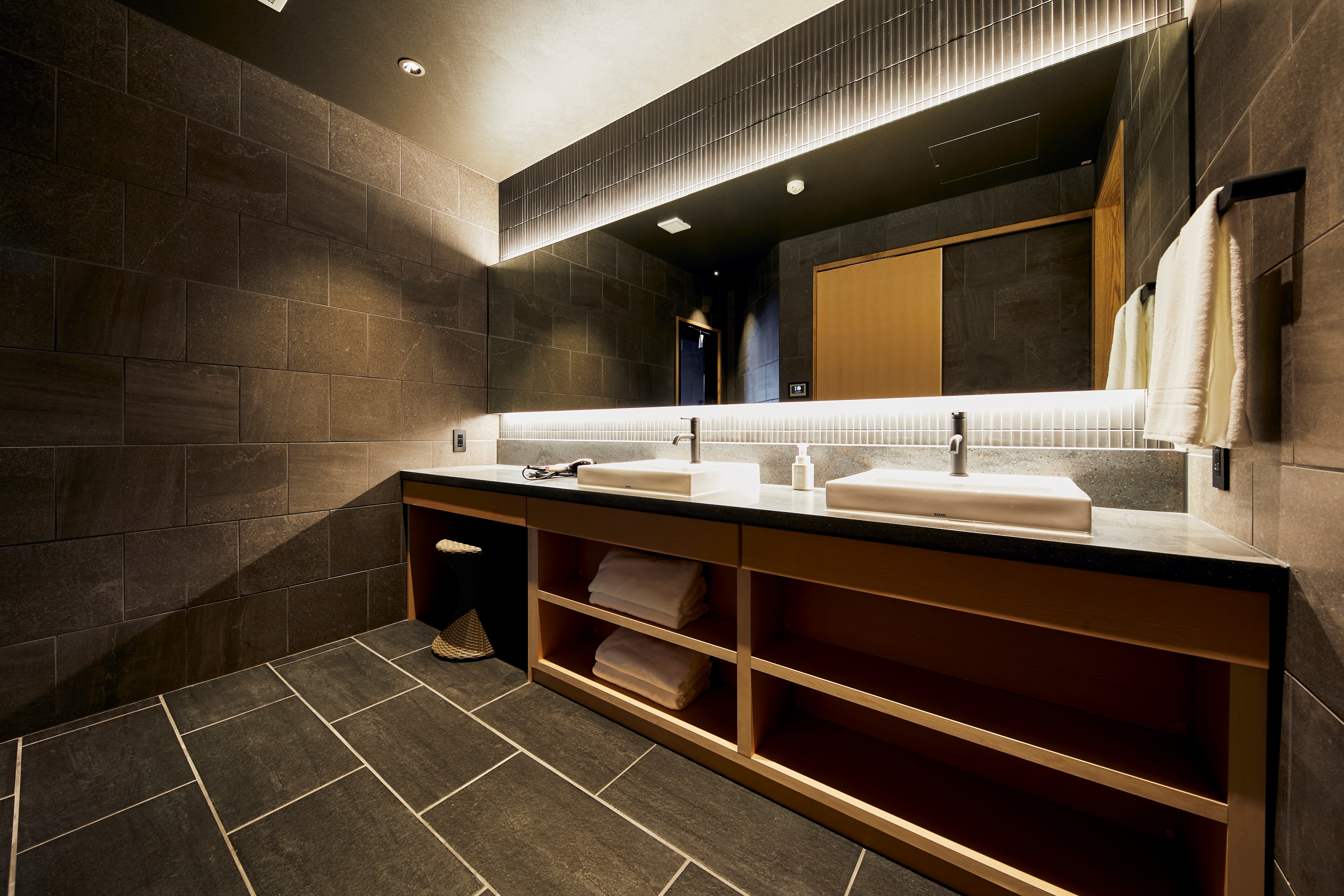Bathroom and changing room (Sauna Suite 3)