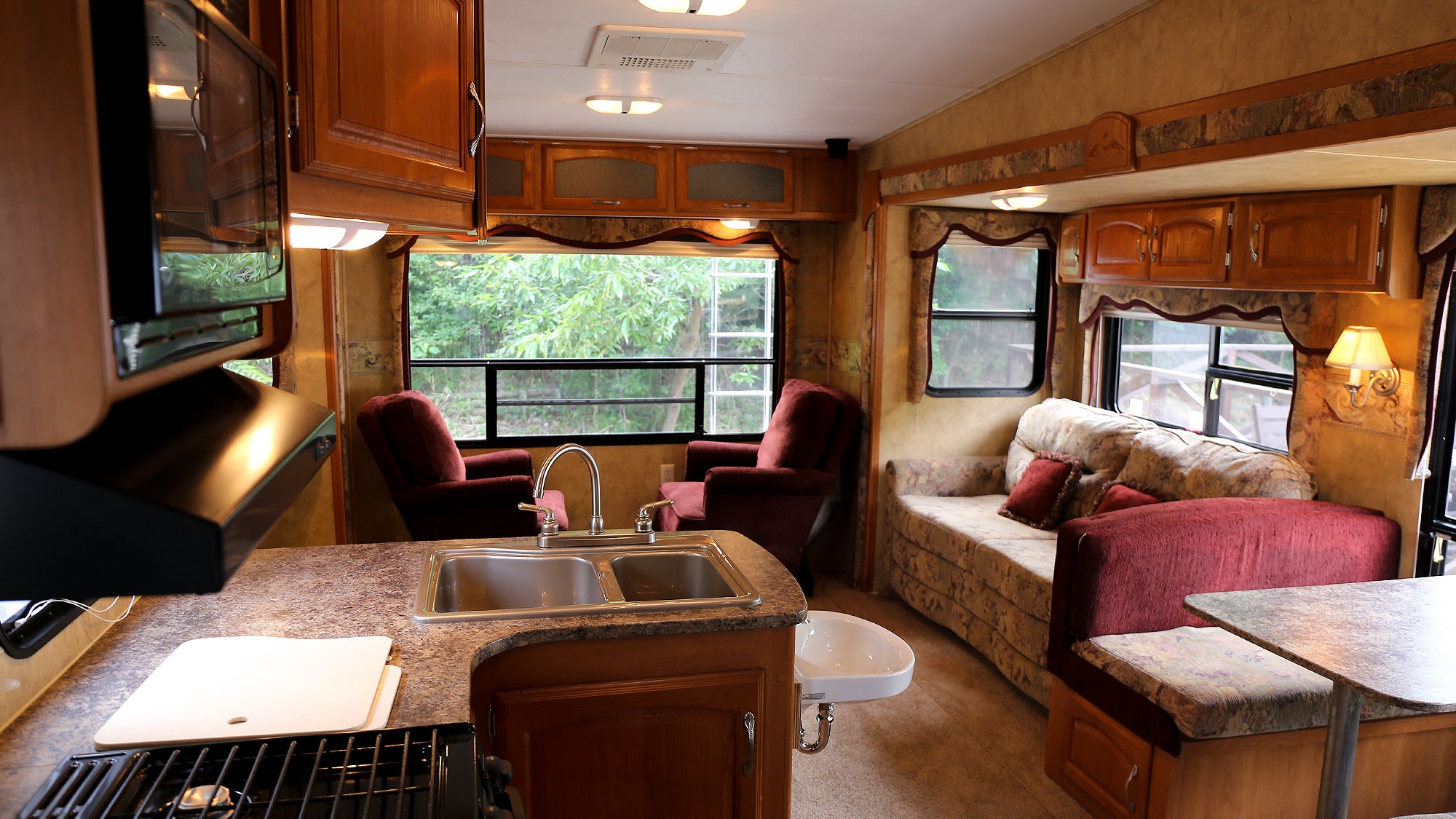 拖車屋內