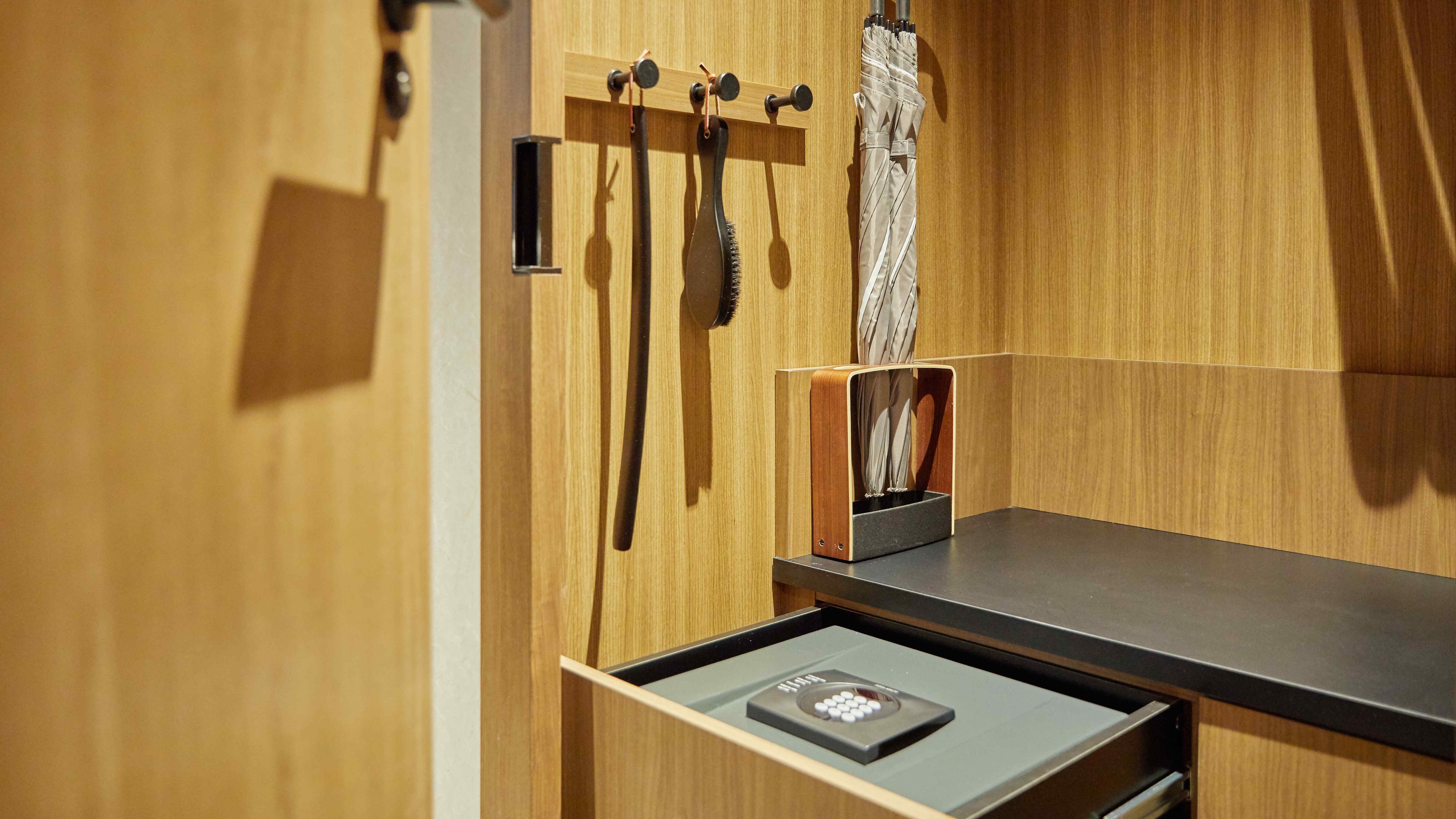 Guest room [safety box]