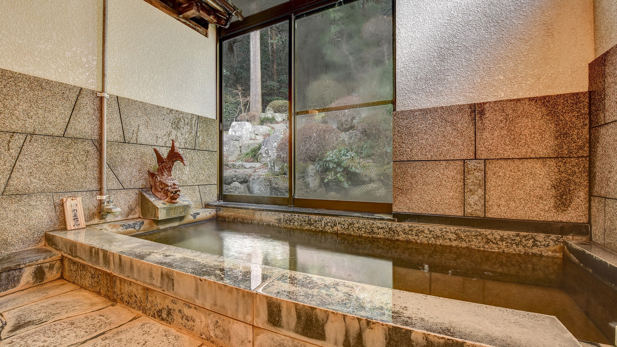 *[Private bath] Only guests staying at the hotel can use the bath for free once (1 hour)!