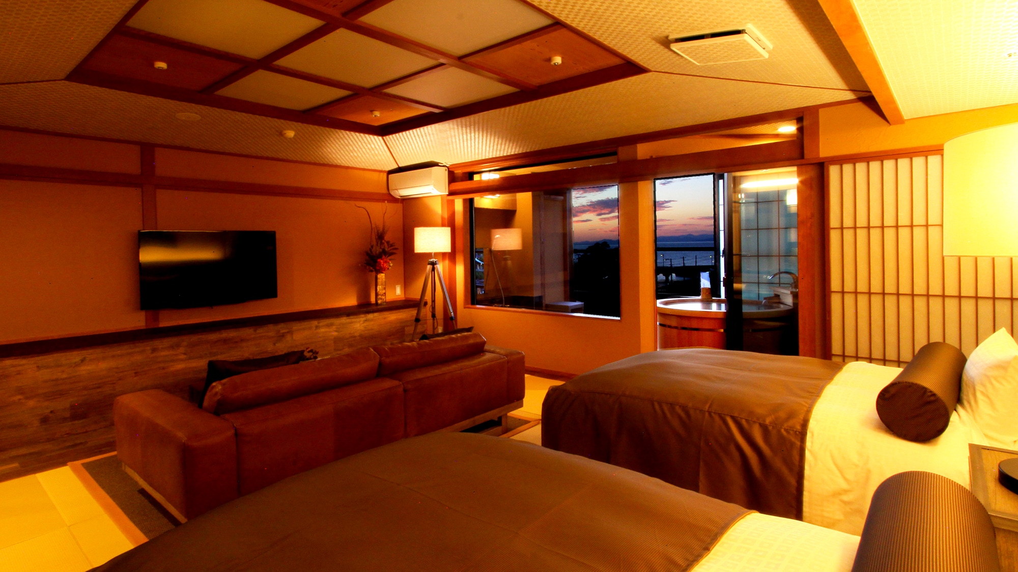 Japanese-style bed room with open-air bath "Shion/Suiren"