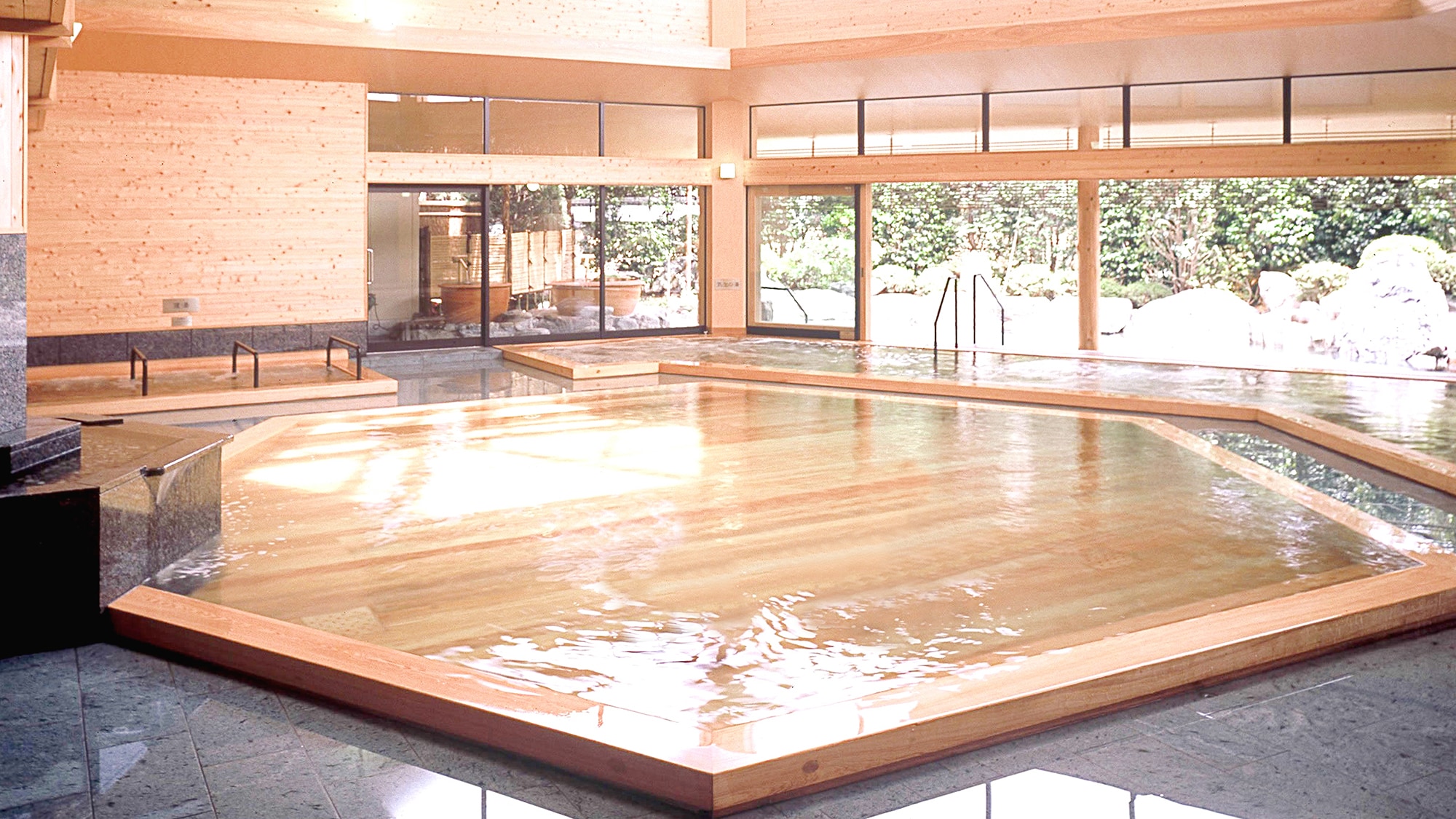 Main building large communal bath Yumeden Ichinoyu