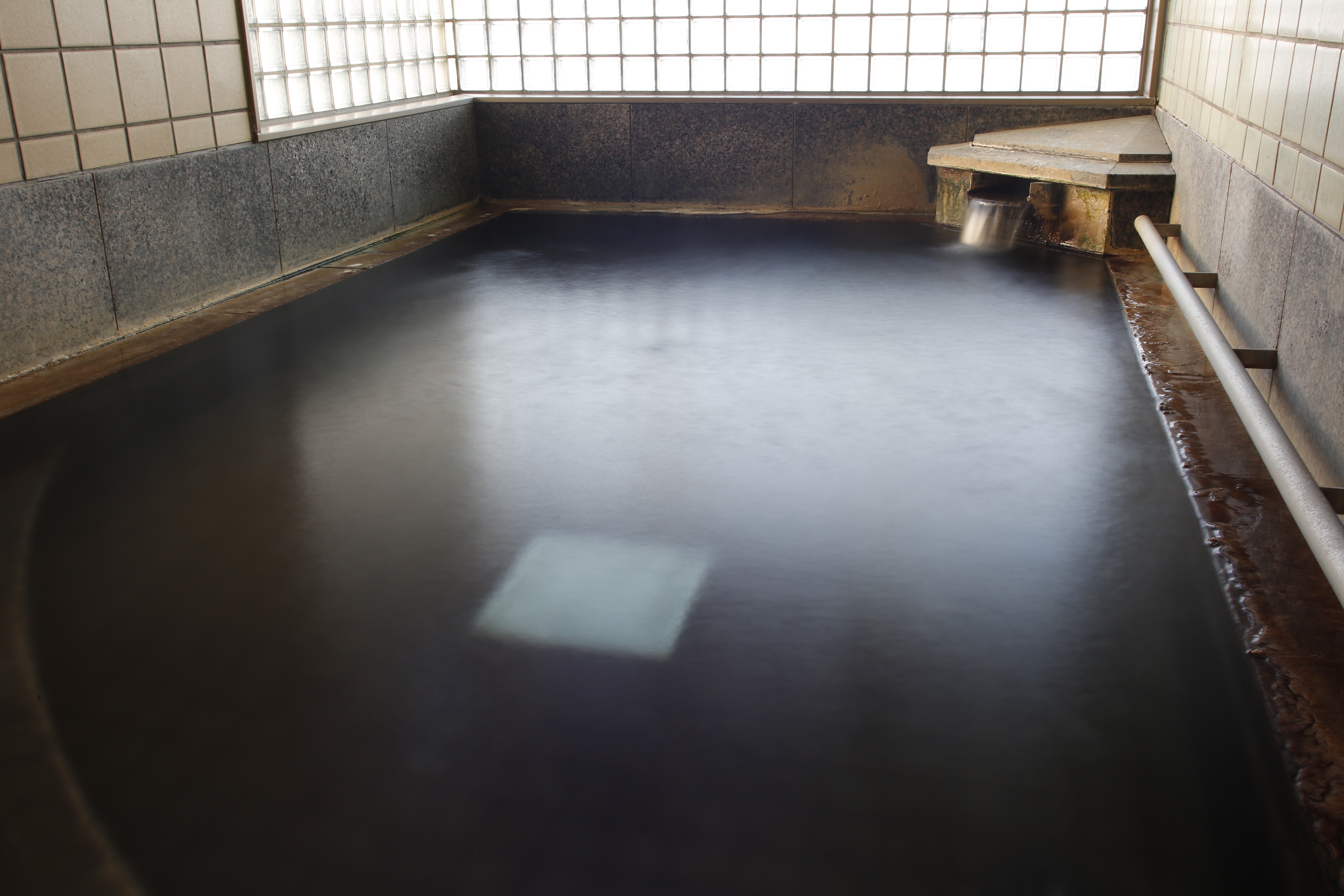 อาคารเก่าห้องอาบน้ำรวมขนาดใหญ่