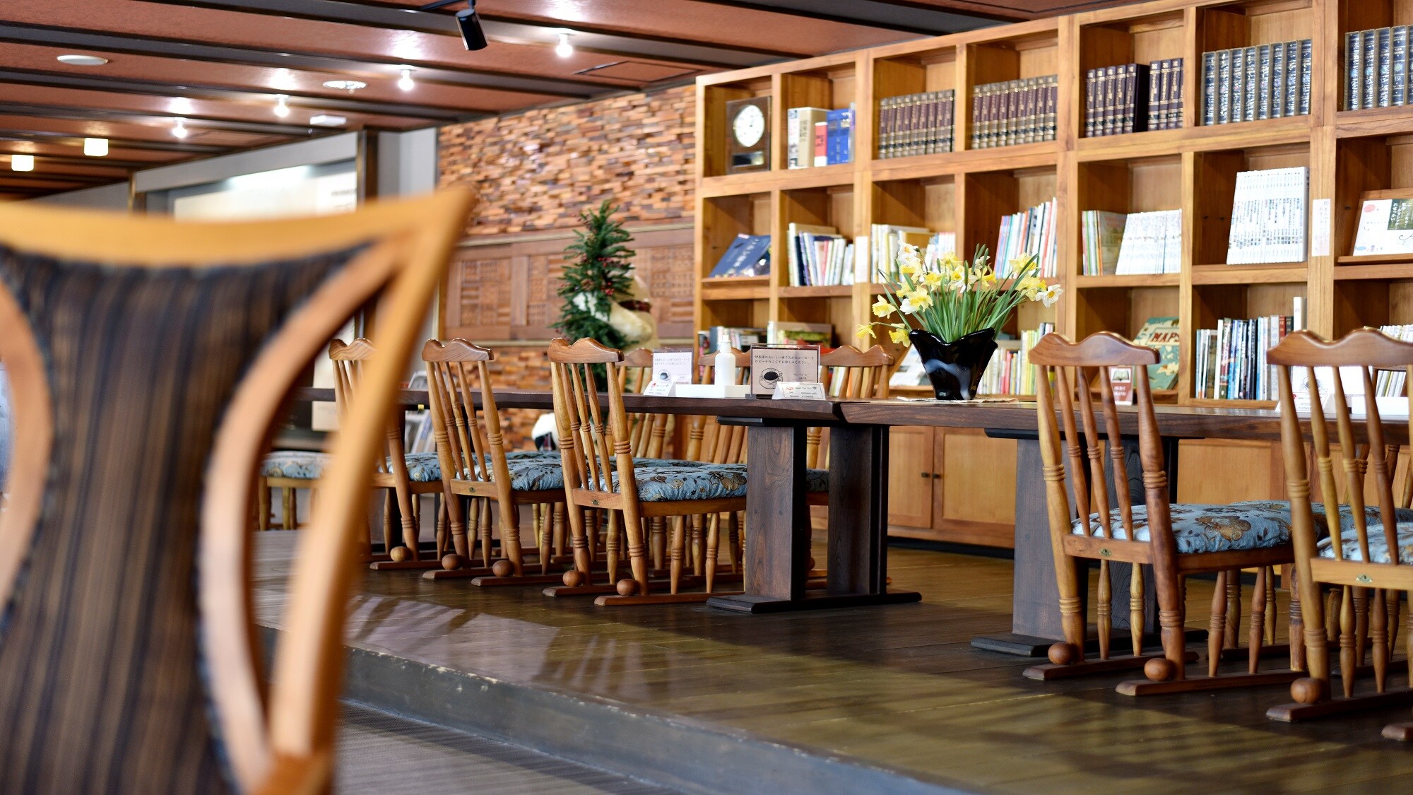 How about reading a book while drinking coffee? Lobby Lounge "Dan"