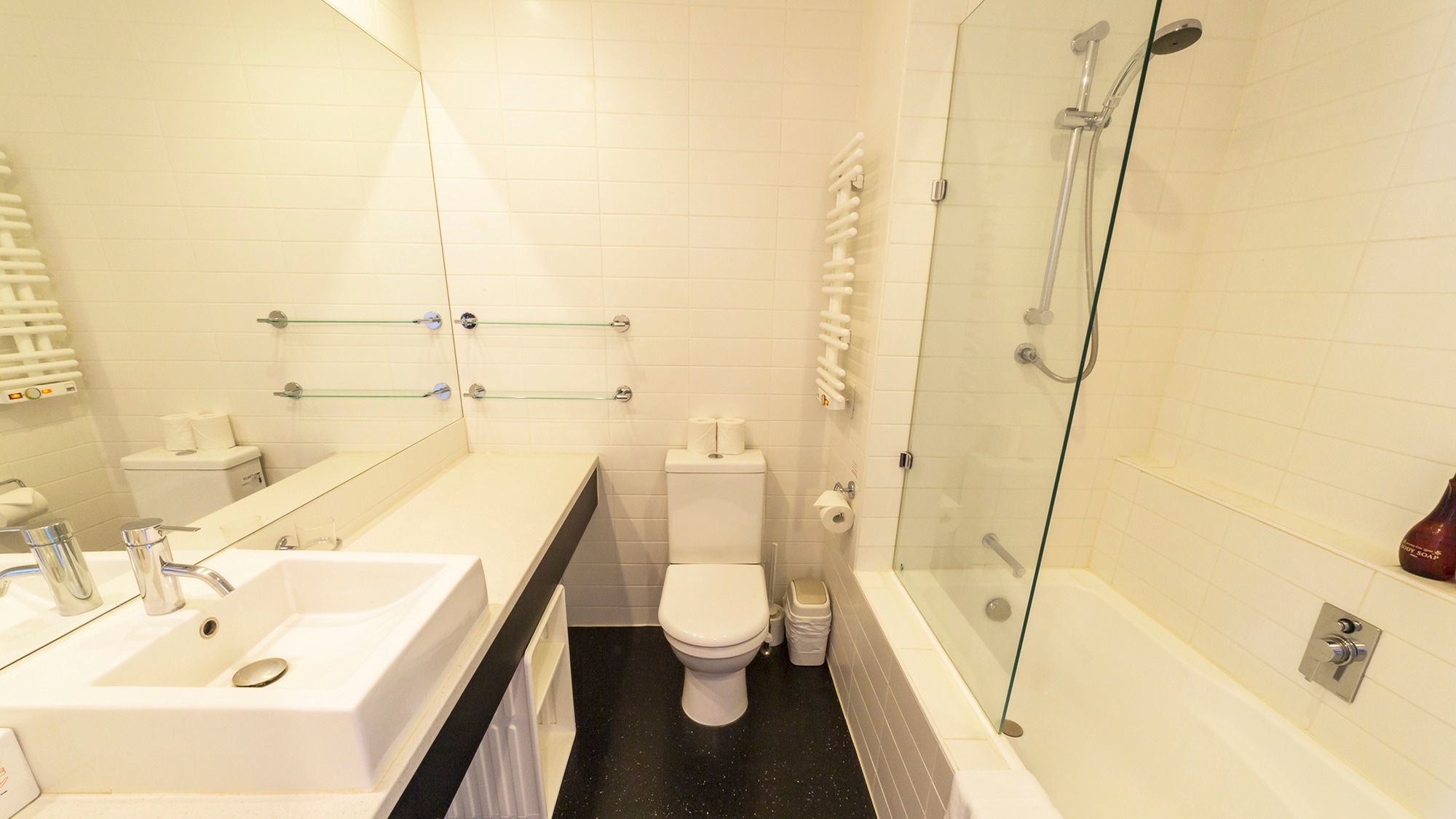 Bathroom (with bathtub)