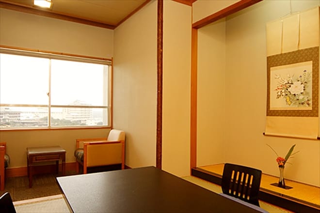 An example of a special room with a tsubo garden