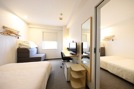 Connecting rooms, non-smoking