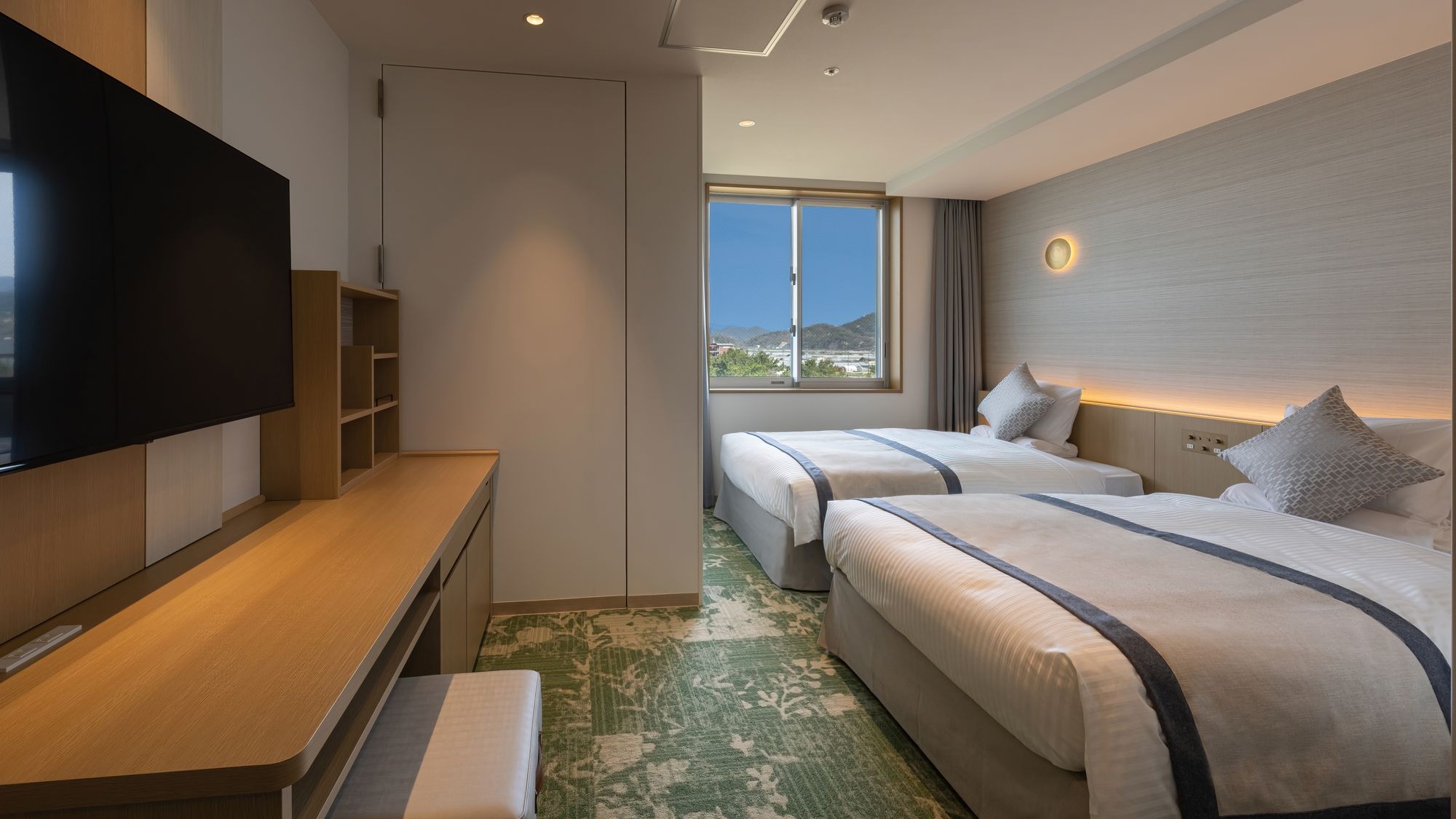 Superior Twin Room (with bath) [24 square meters]