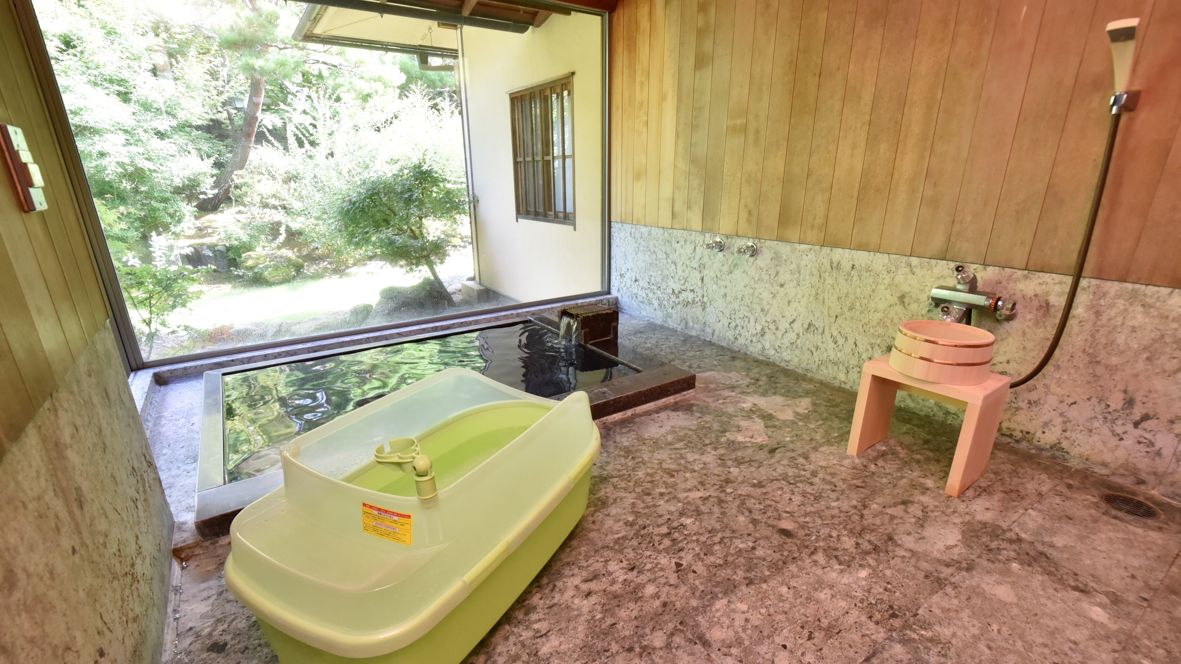 Kamar bergaya Jepang tempat Anda dapat tinggal bersama anjing peliharaan Anda