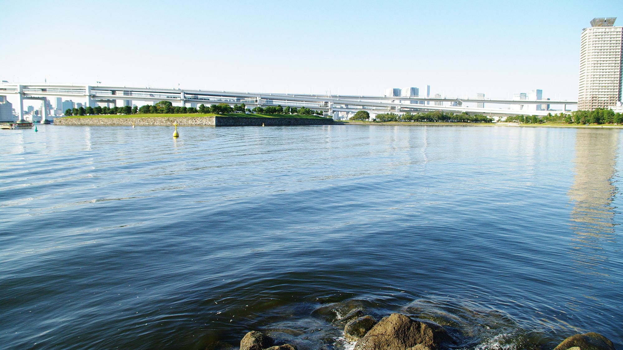 Nearby sightseeing | Odaiba Seaside Park (approximately 30 minutes by public transportation)