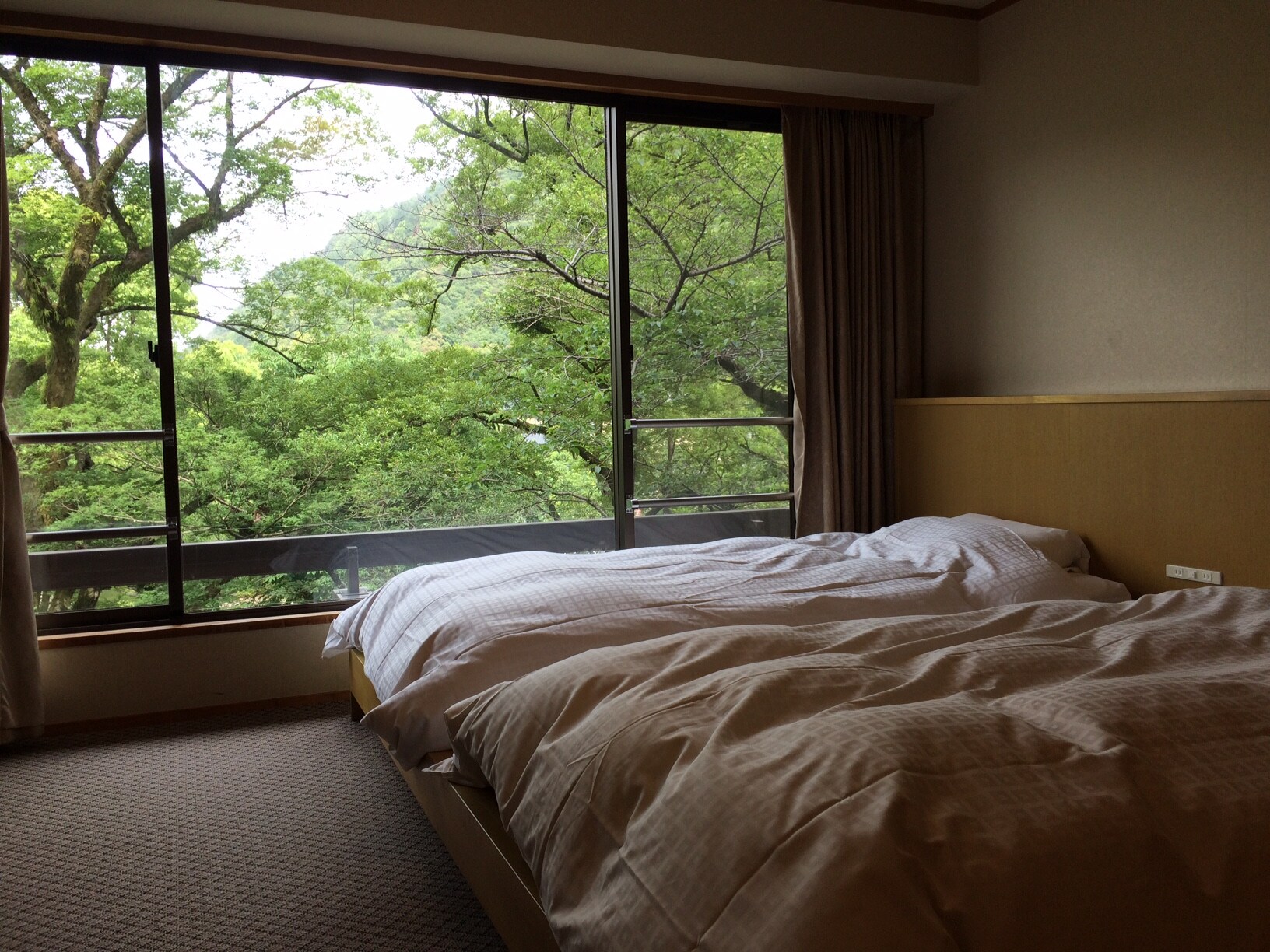 Castle view Japanese and Western room (low bed)