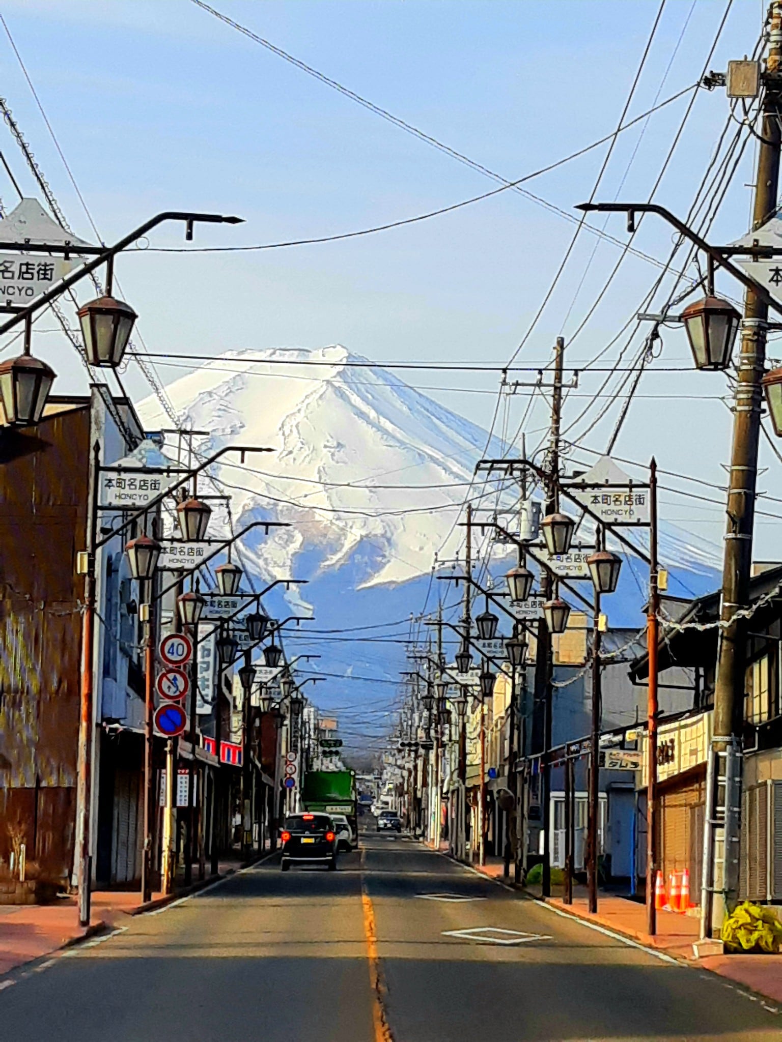 ถนนช้อปปิ้ง Honmachi 2-chome (ชิโมโยชิดะ เมืองฟูจิโยชิดะ)