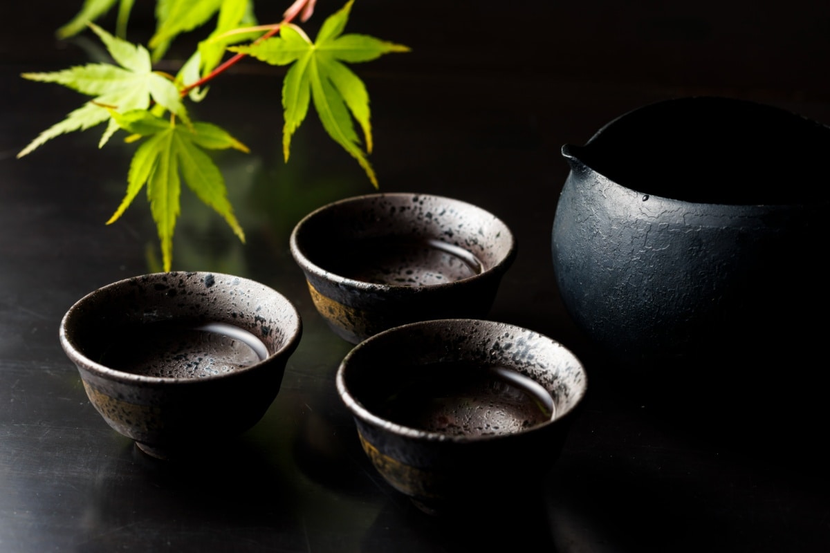 我们的酒吧“IPPUKU”提供当地清酒、葡萄酒、精酿啤酒等饮品。