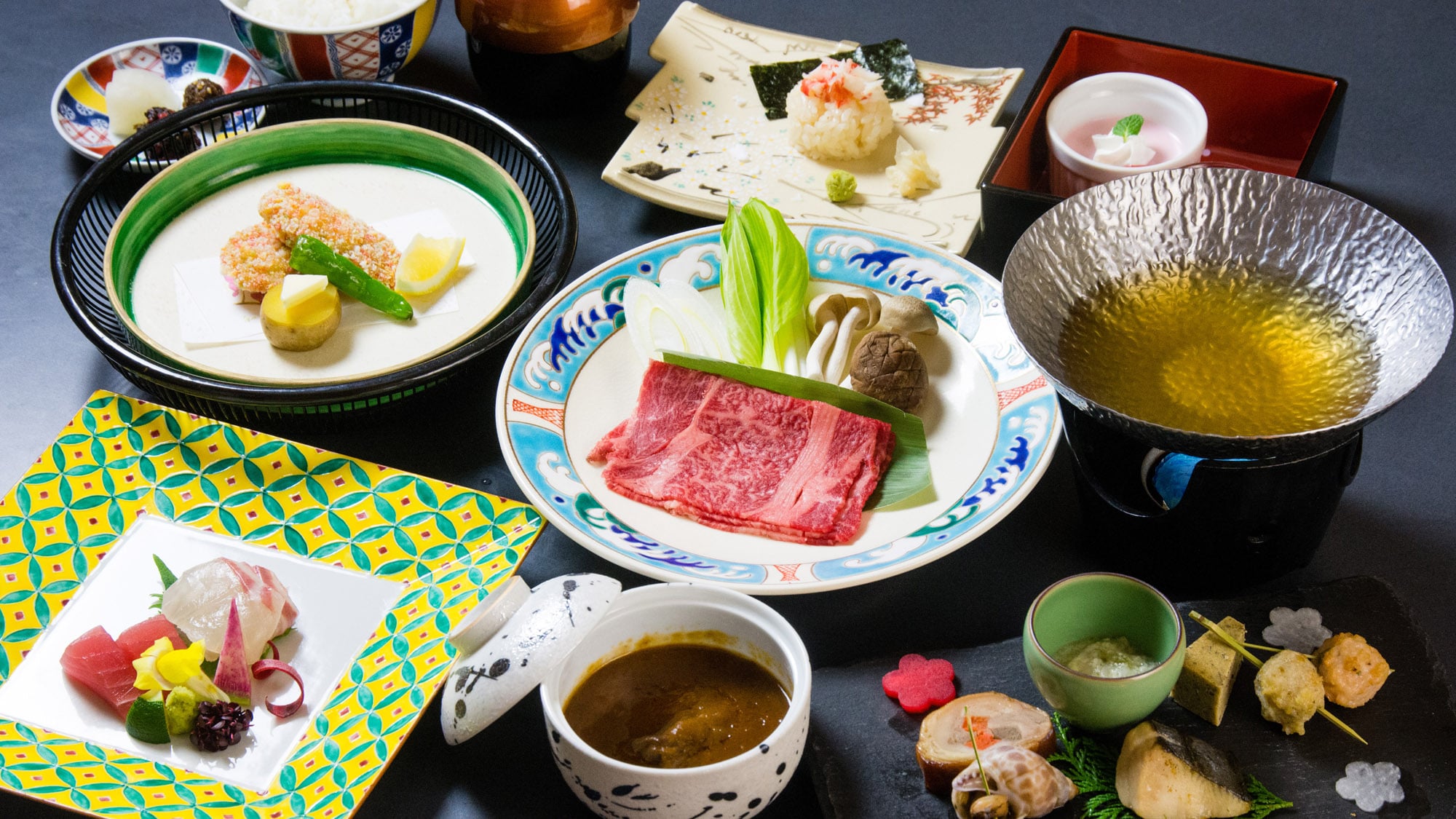 It is a monthly delicious kaiseki meal where you can enjoy a small amount of delicious food / seasonal ingredients.