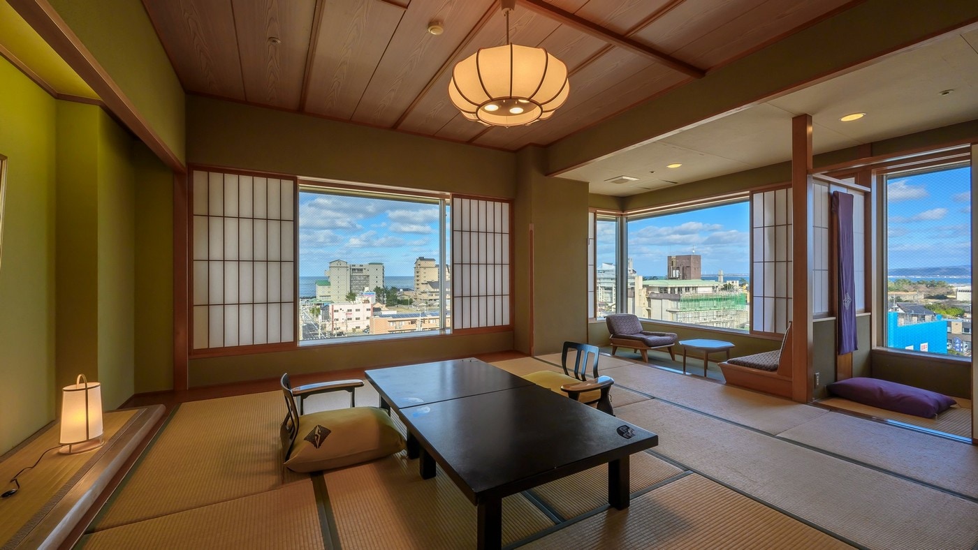 [East building corner room 12.5 tatami mats] Relax in a spacious room with a sense of openness