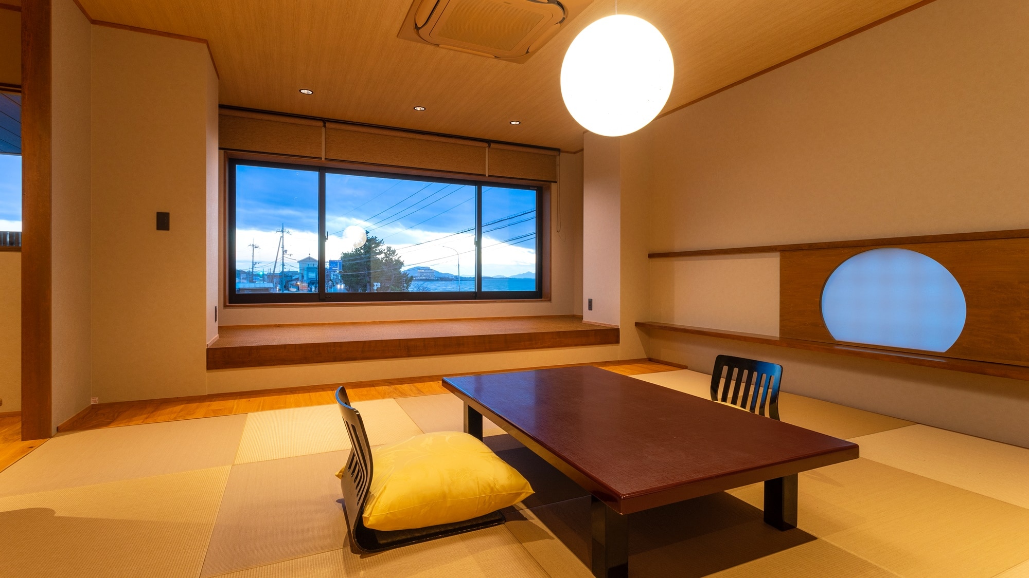 *This restaurant is designed to be a place where families can enjoy lively family time while watching the ever-changing scenery of Lake Biwa. Please come and enjoy with your family♪