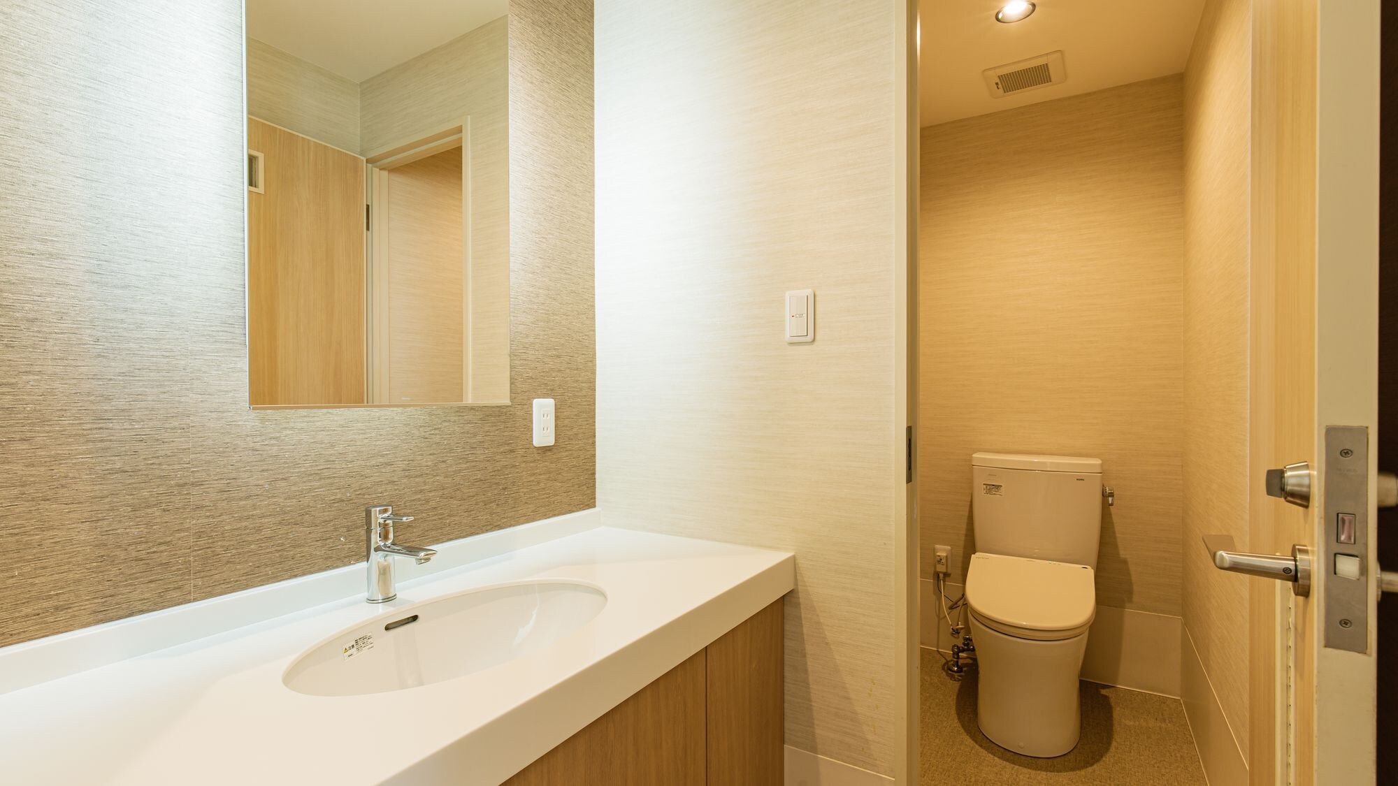 Pet-friendly twin room (with sofa bed) [Bathroom]