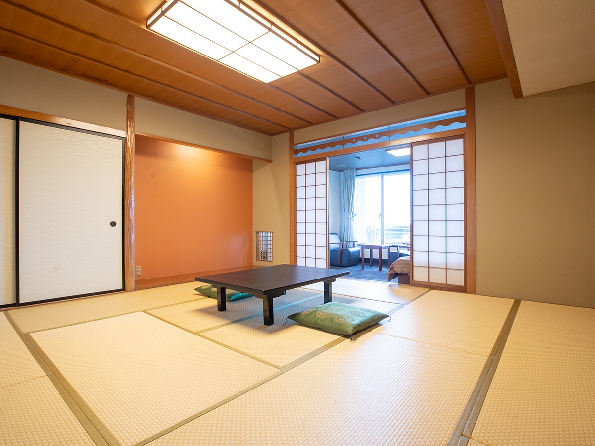 Top floor Japanese-Western style room, 12 tatami mats