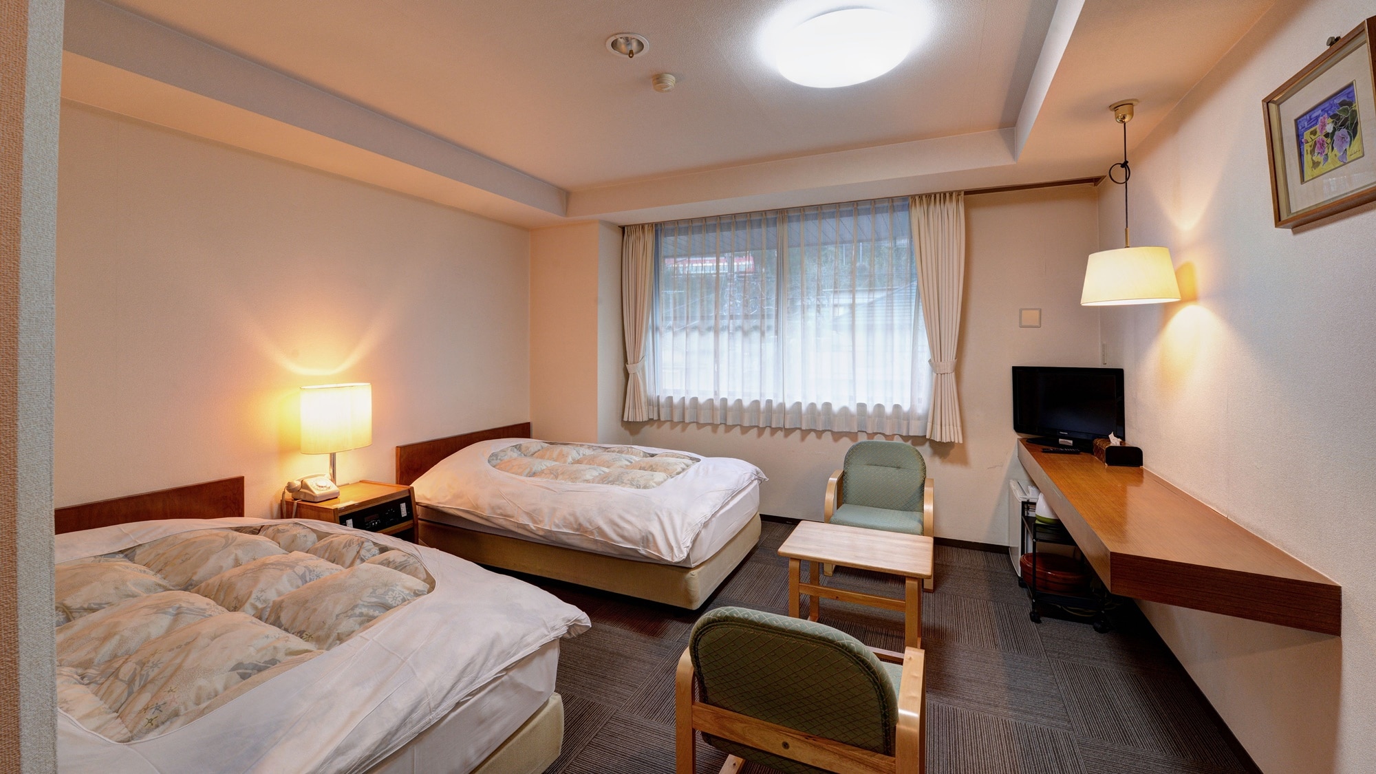 *[Guest room example/Western-style twin room]