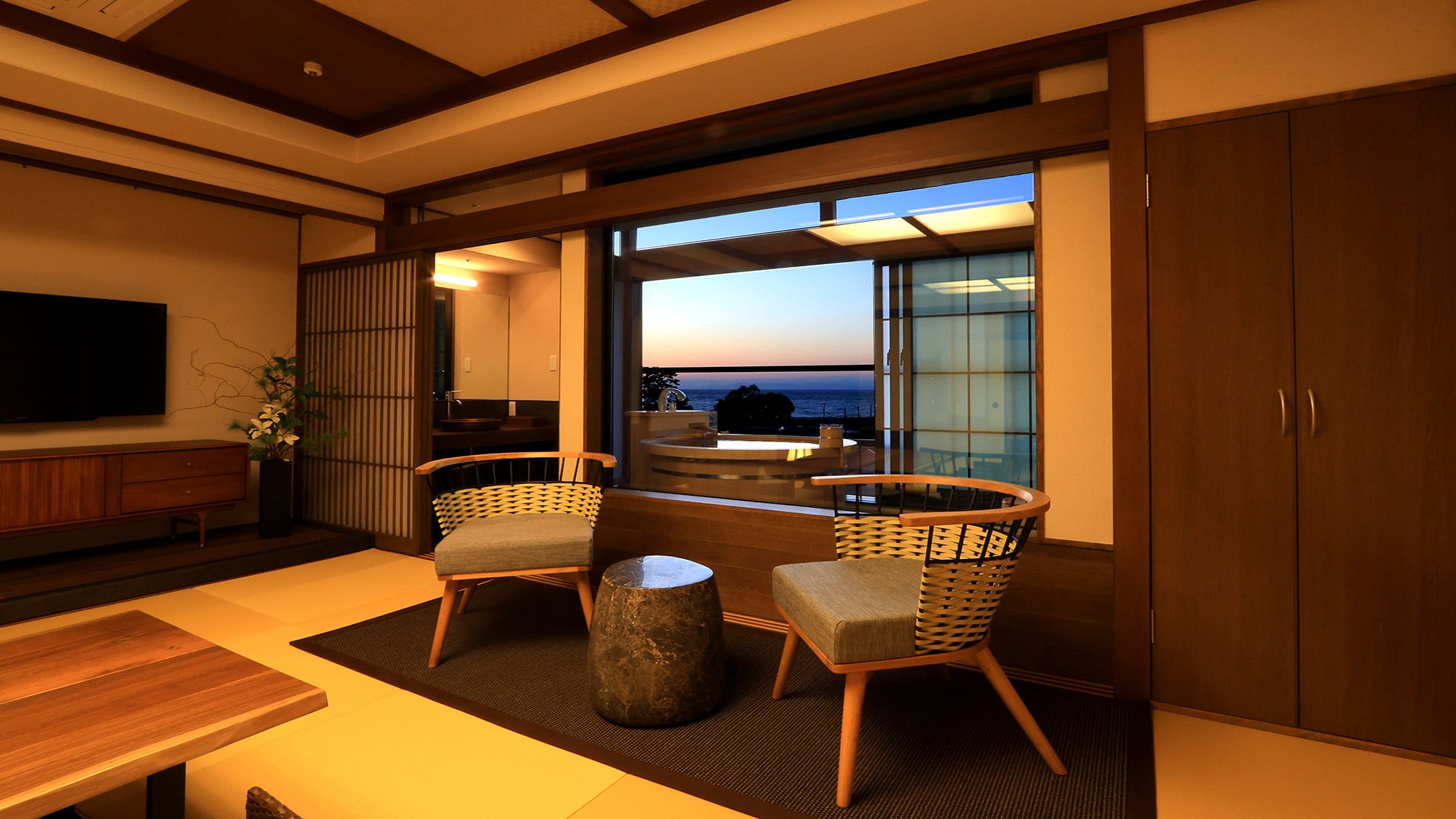 Open in winter 2022 5th floor non-smoking room with open-air bath [Hanazuki]