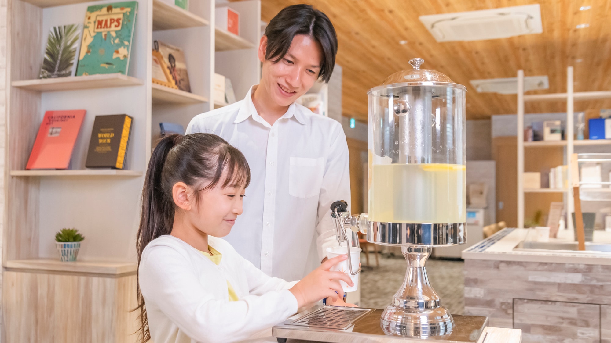 [Welcome drink image] Lemon-flavored refreshment water will refresh your mood.