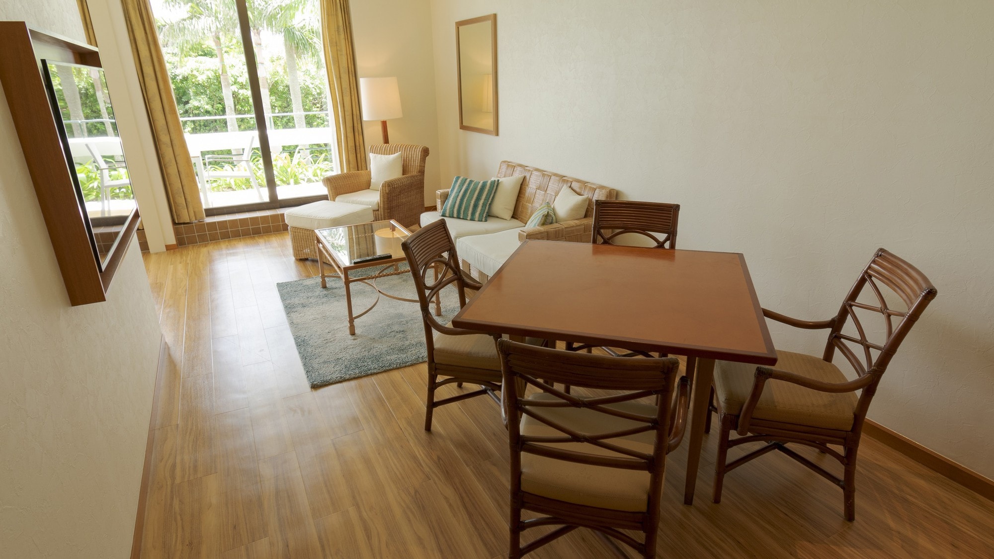 Natural premiere dining table