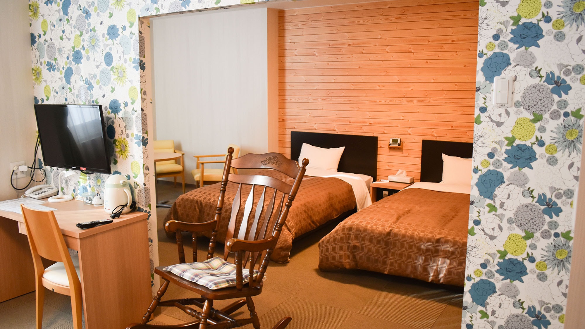 ・[Guest Room (203)] Please relax in a spacious room.