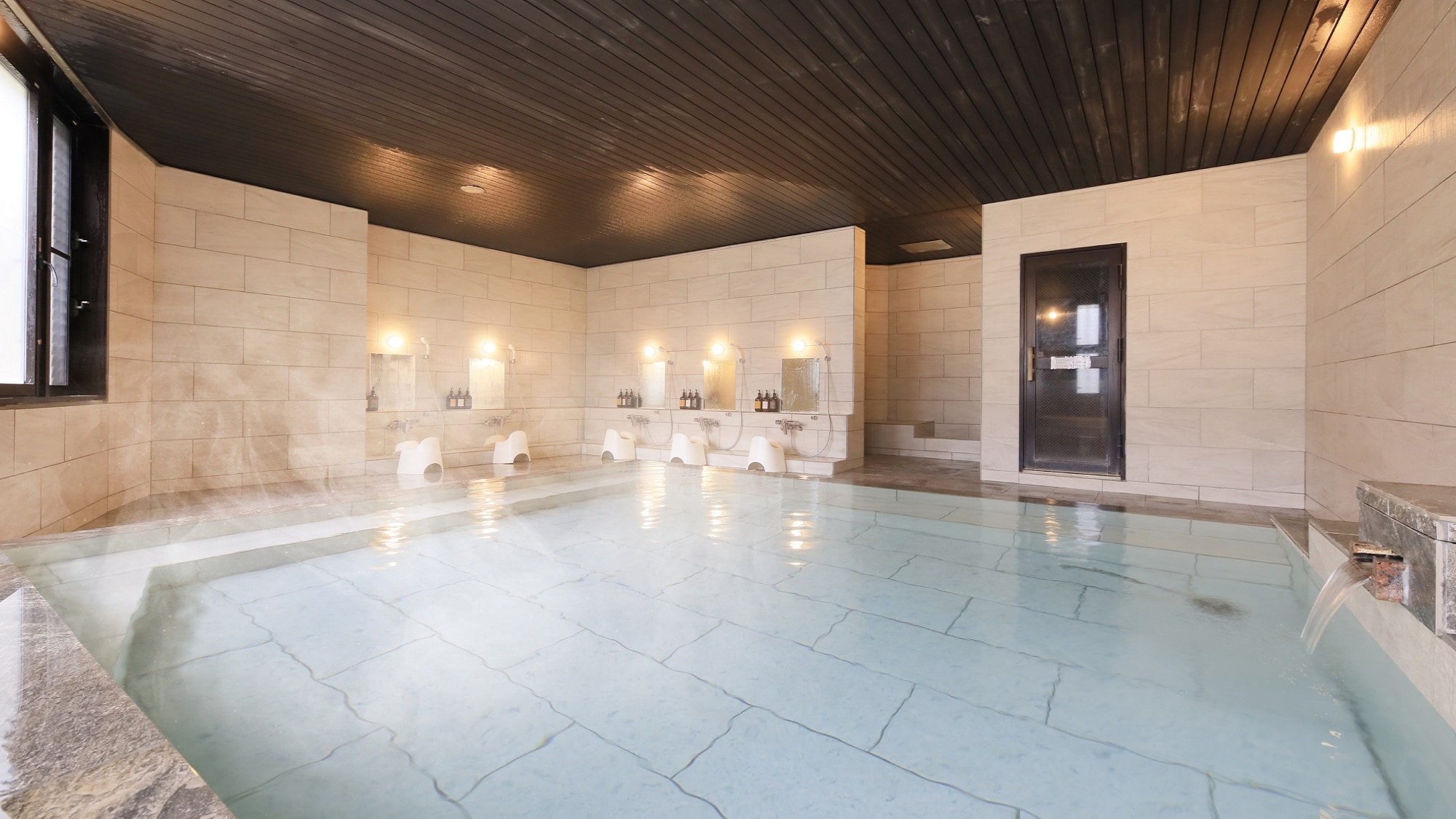 [Large public bath]