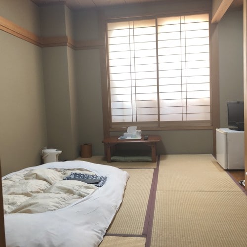 [◆Smoking◆Japanese-style room, random room: 1-3 people] No bathroom or toilet