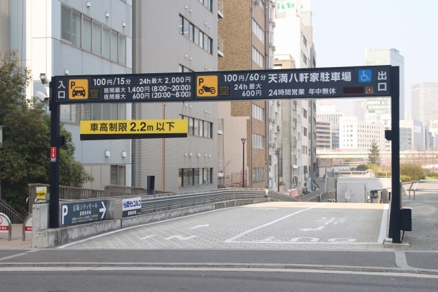 Tenman Hachikenya Parking Lot