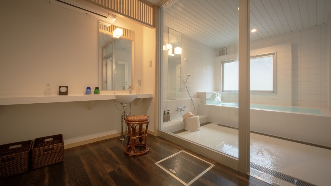 Private bath, changing room