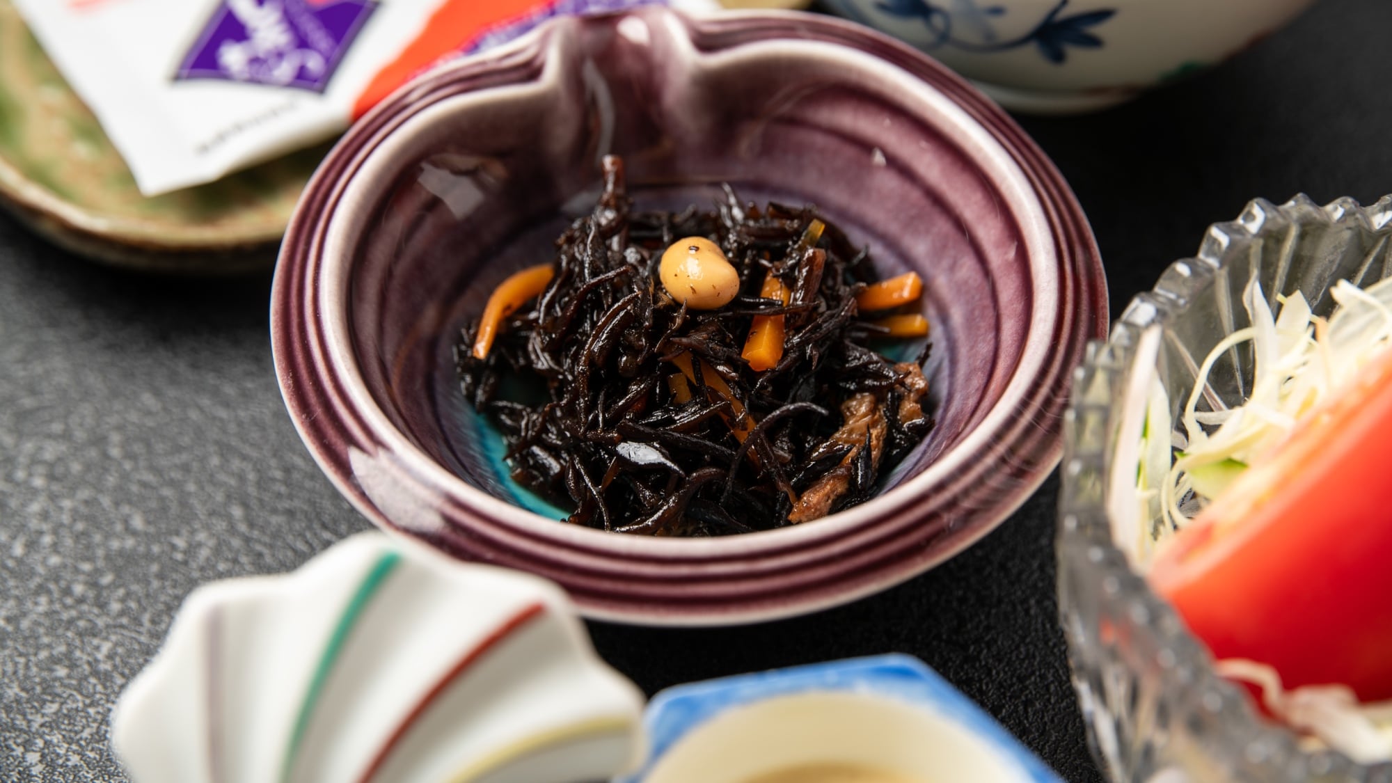 [Breakfast example] A mildly flavored stew made with seasonal mountain and sea delicacies