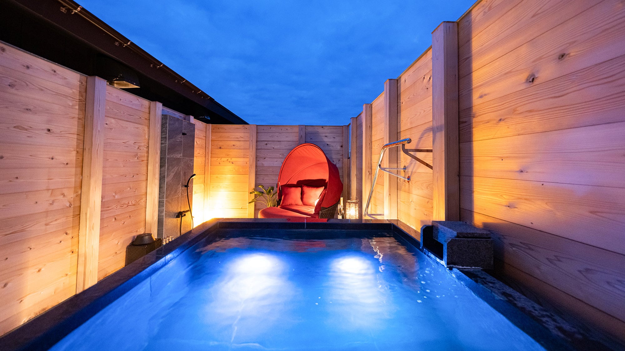 ・[Hanamidori] A bath that can be lit up in various colors such as red, blue, and green.