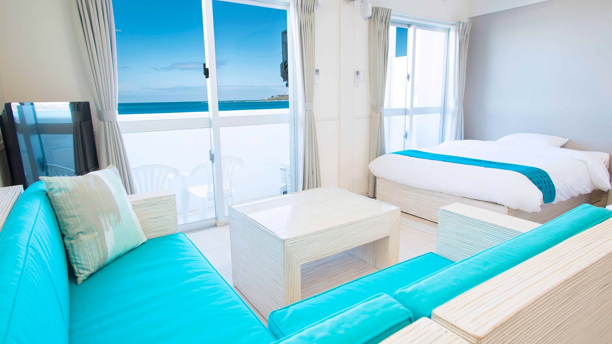 [Western-style room (1F)] A cool, relaxing space with a warm atmosphere