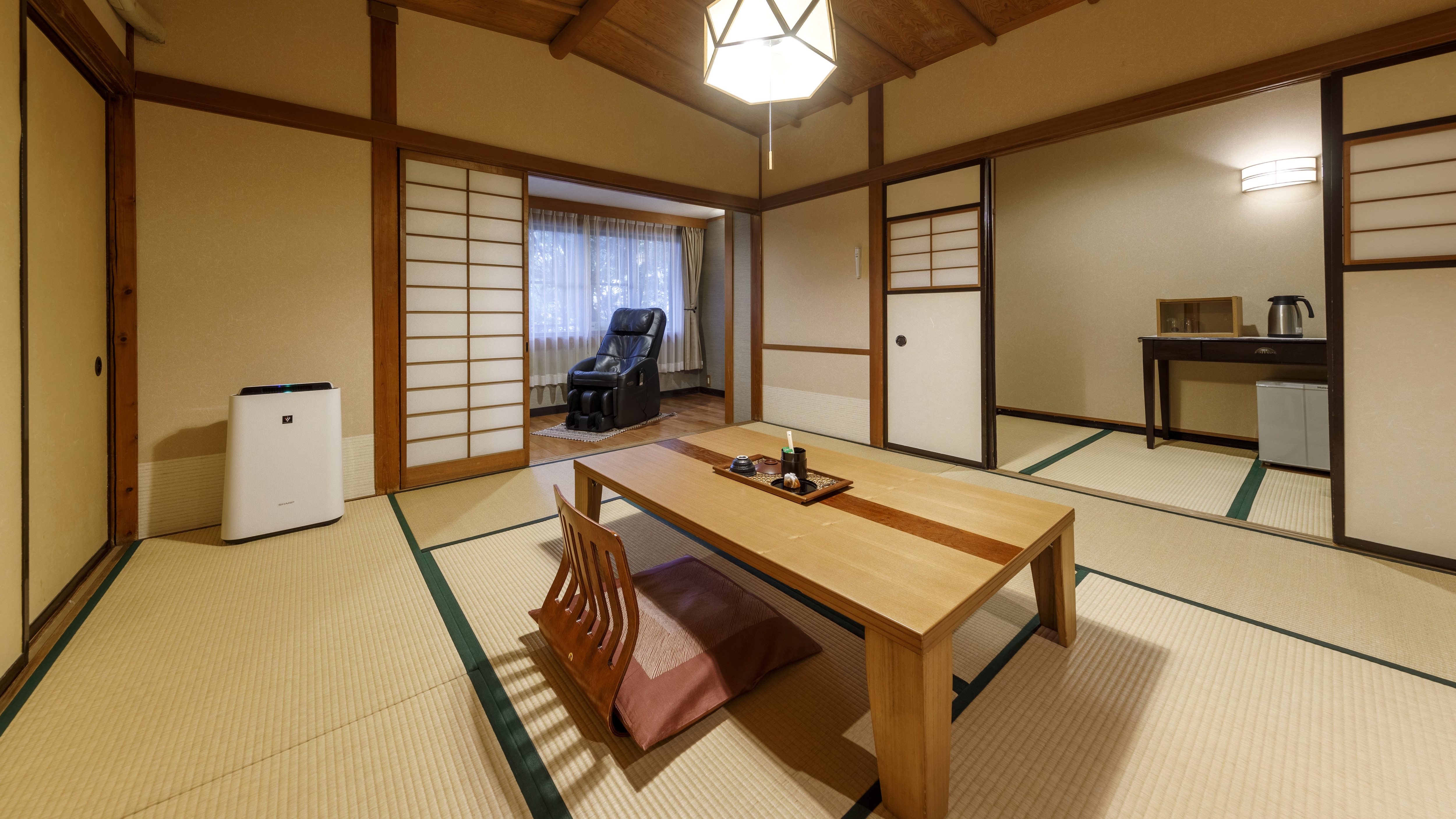 Second floor: Japanese-style room with massage machine, 10 tatami mats