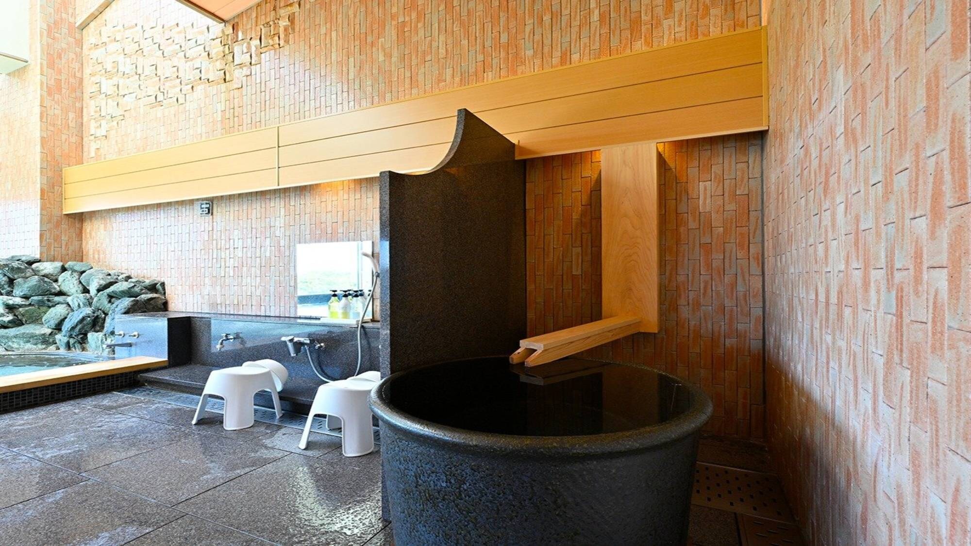 桑拿后，泼点水……