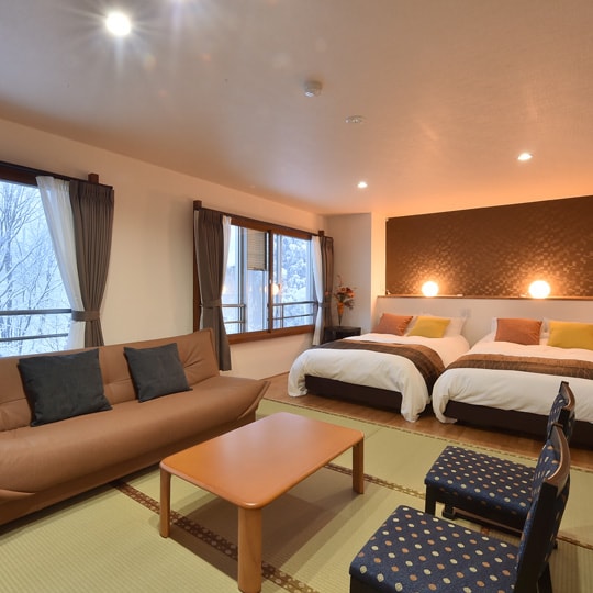 Renovated in January 2017 <New Japanese-Western Room> A spacious room with twin bed space and an 8-tatami Japanese-style room.