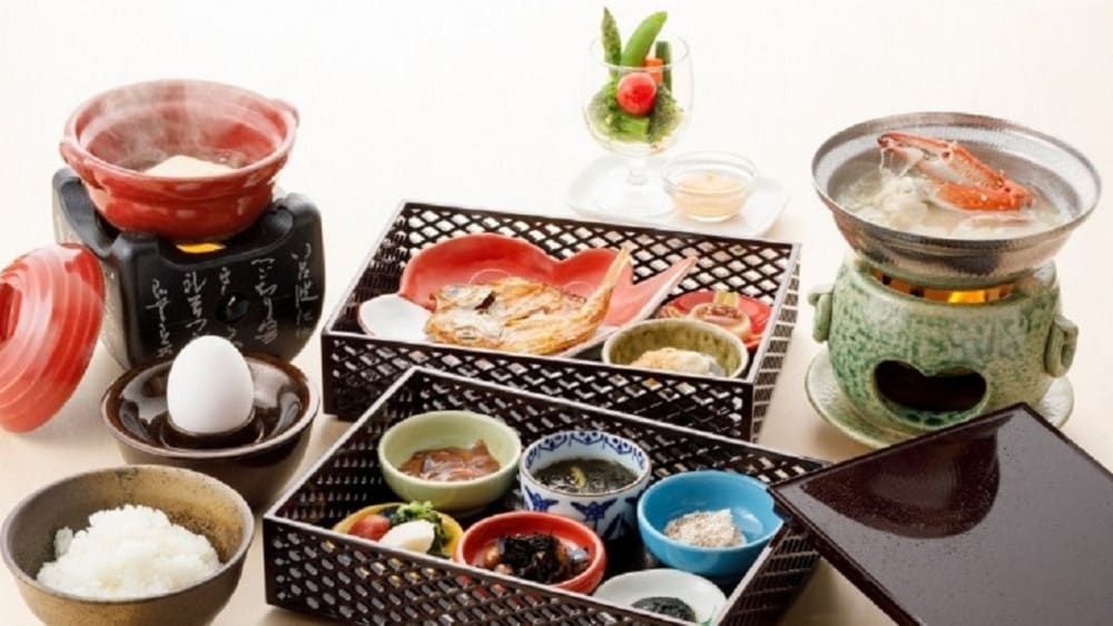 A Japanese set meal using the bounty of the mountains and sea of Hokuriku