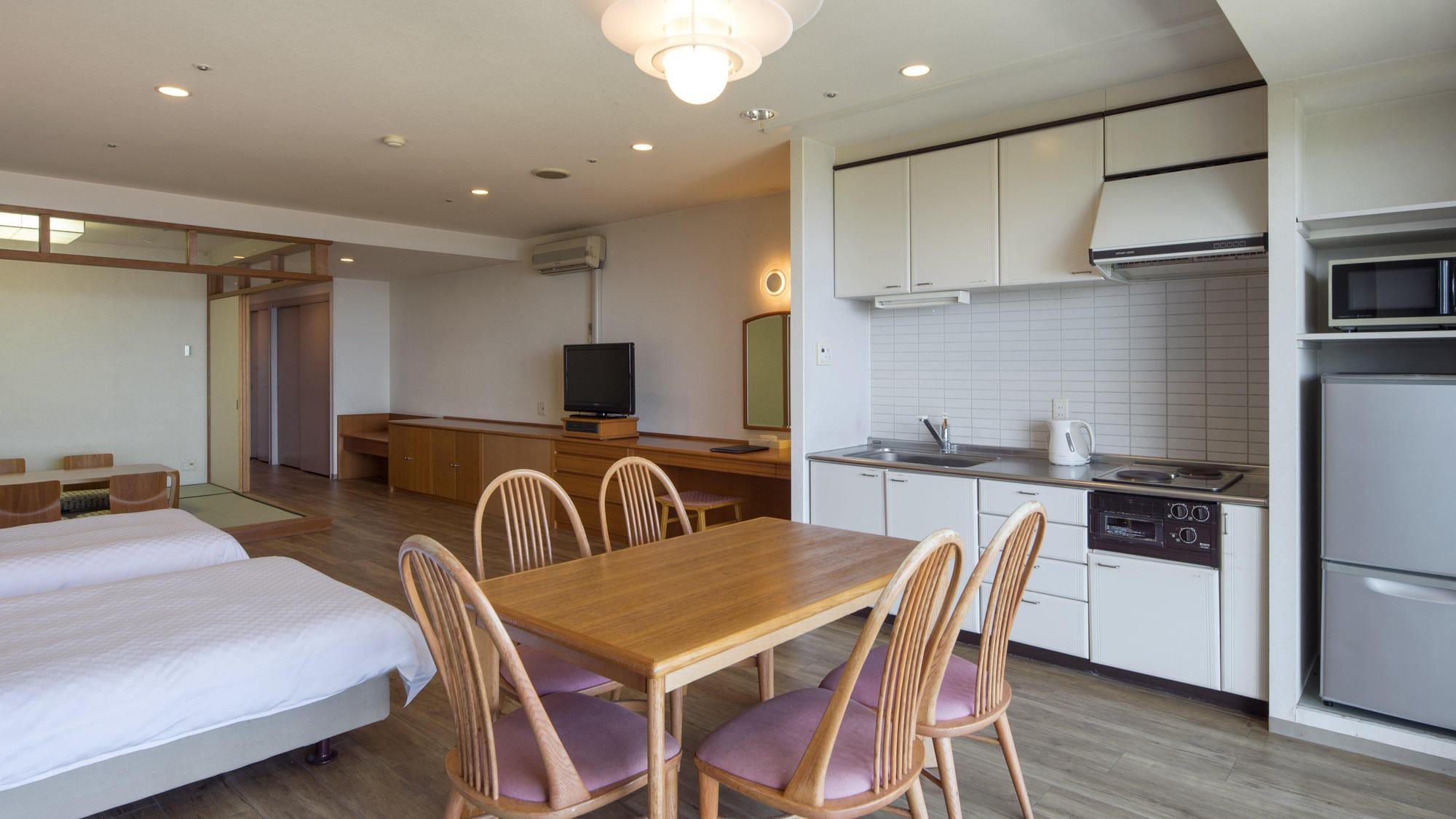 Standard Japanese and Western room 55㎡ (Japanese, 4.5 tatami mats) Capacity 4 people