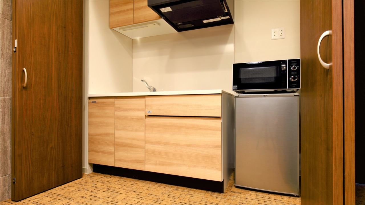 Ada juga dapur di kamar, jadi Anda bisa memasak sedikit