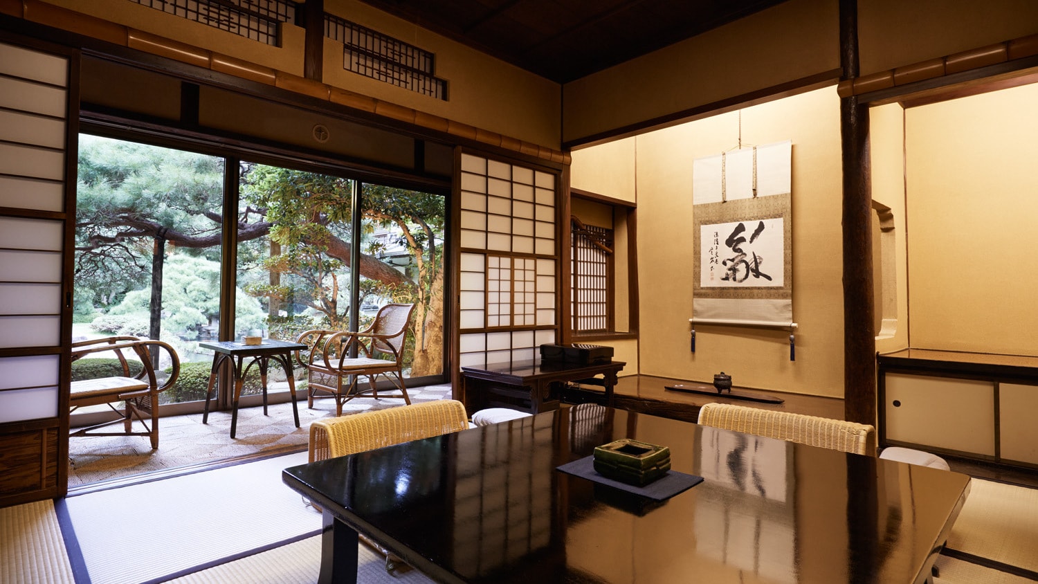 [Main building] Garden with a view | 8 tatami mat Japanese room + next room
