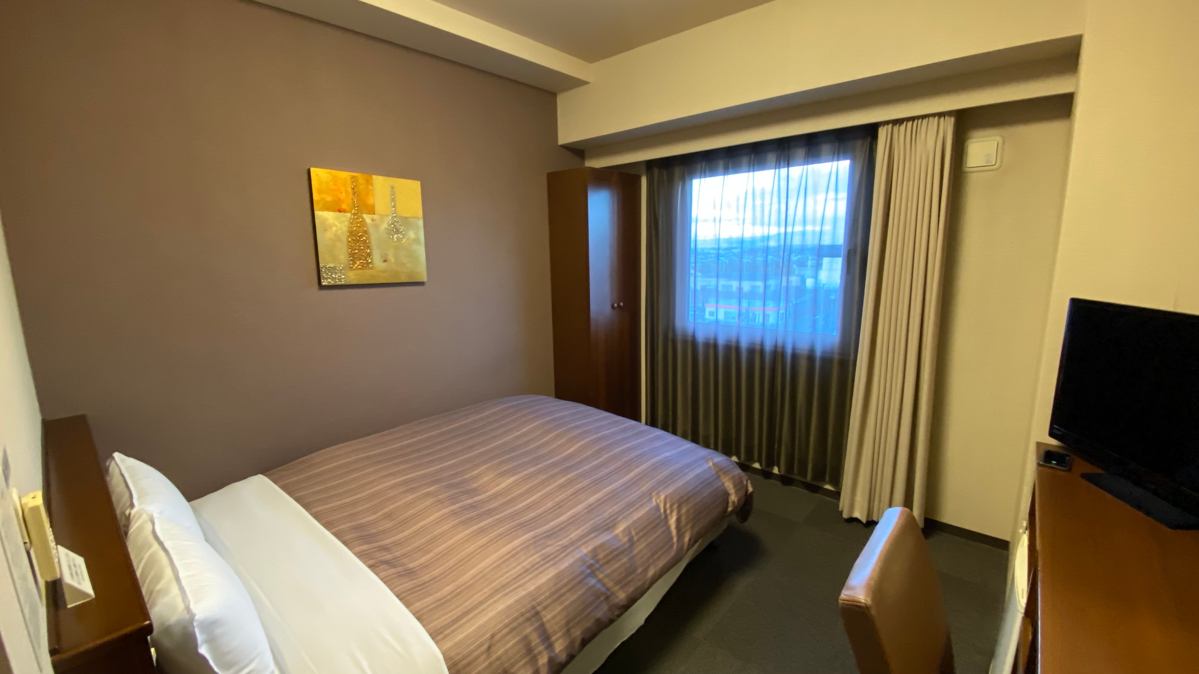 Semi-double room: 11-12㎡ bed width 140cm