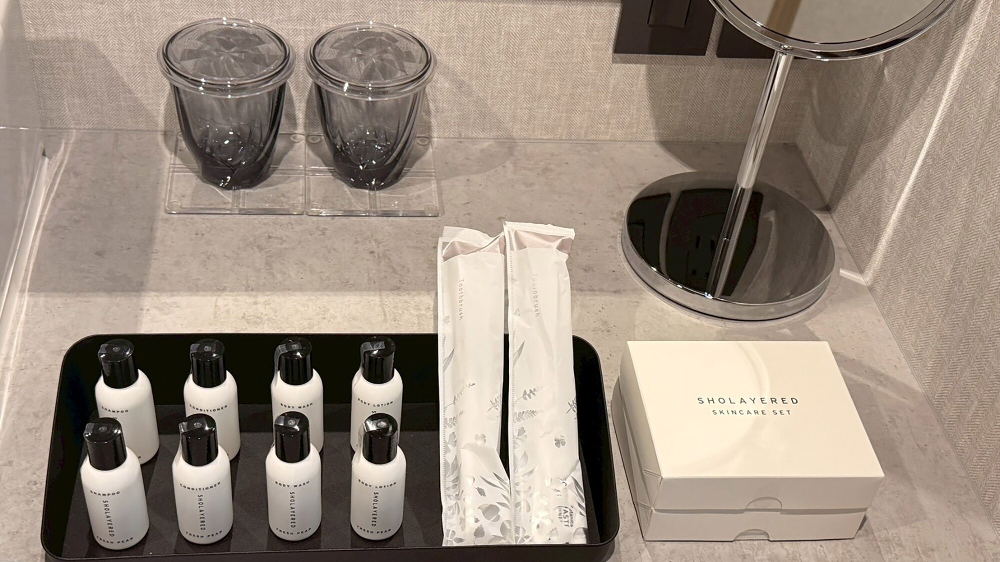 ห้องพักแขกชั้น 13 พร้อมอ่างอาบน้ำแบบเปิดโล่ง (ภาพ)