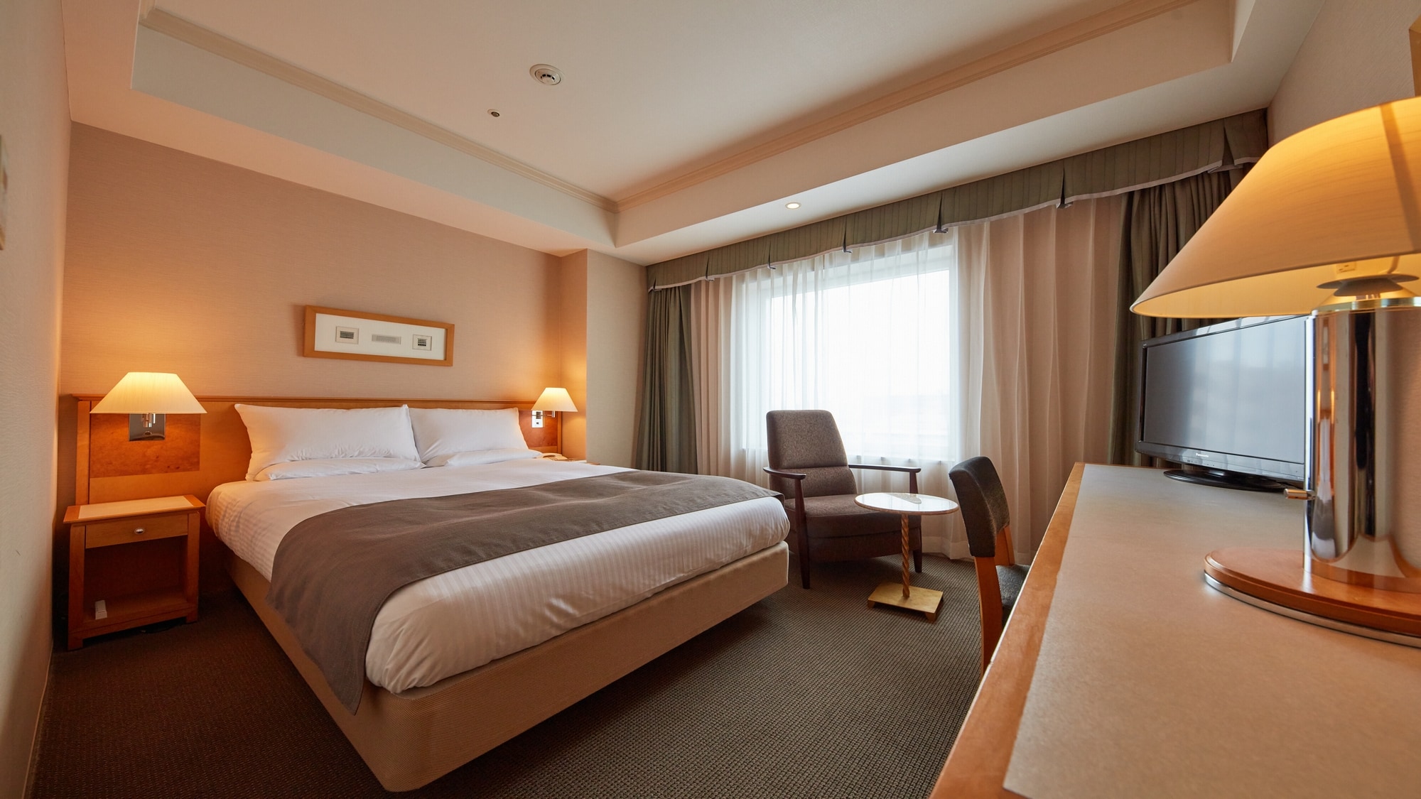 Double room □ 18 sqm □ Bed width 140 cm & times; 1 unit (7F)
