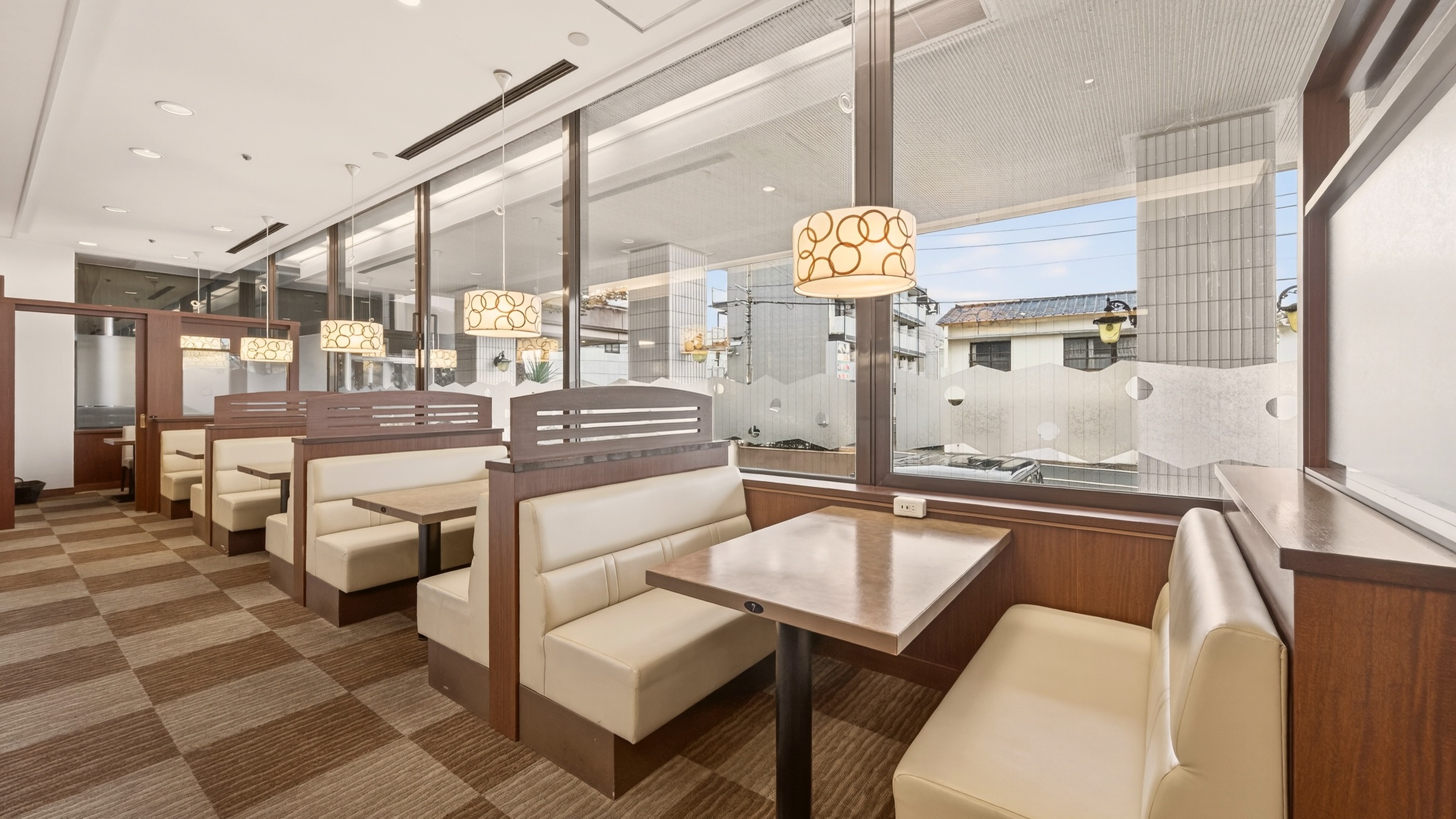 "Hitachi Dining": A gourmet space where tranquility and elegance harmonize.