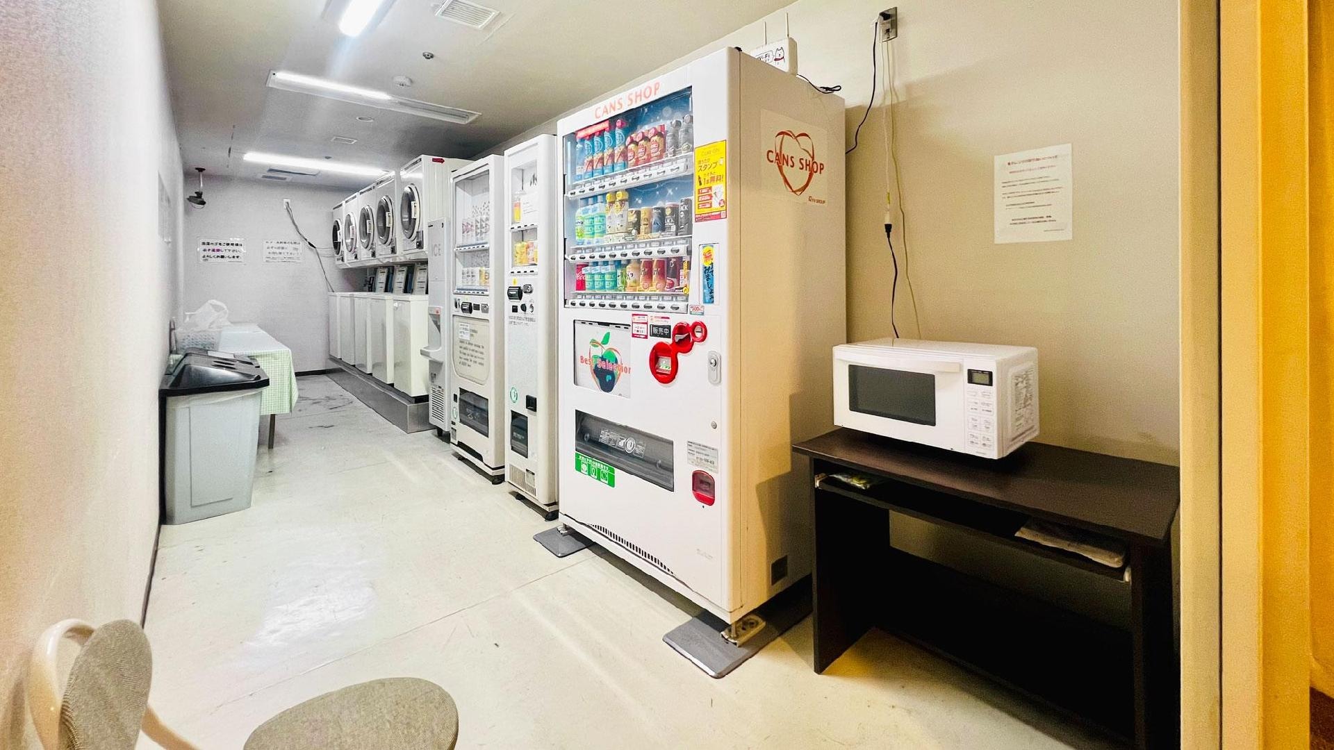 【コインランドリー・電子レンジ・自販機コーナー】.jpg