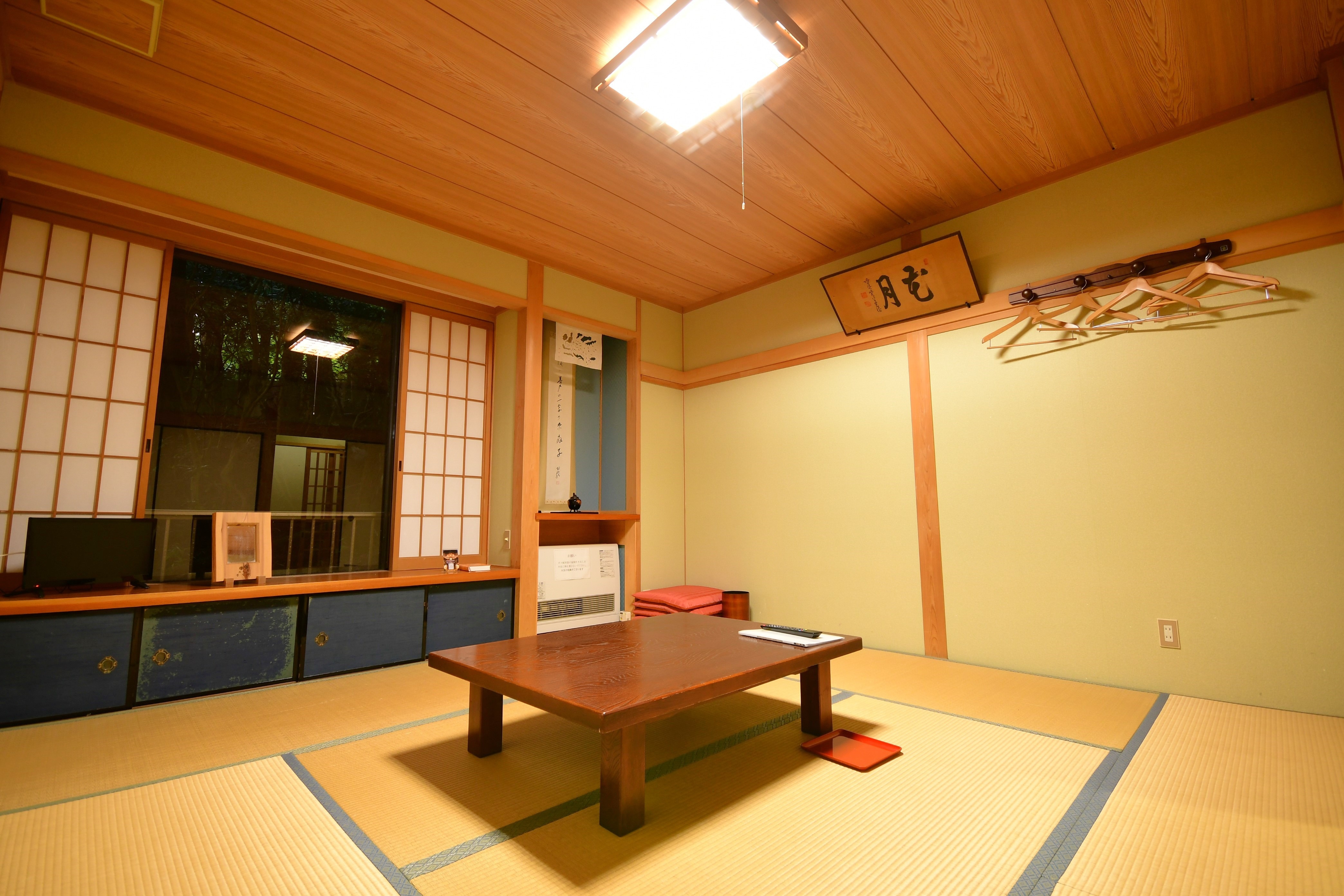 Example of a Japanese-style room (8 tatami mats) (with air conditioning and Wi-Fi)